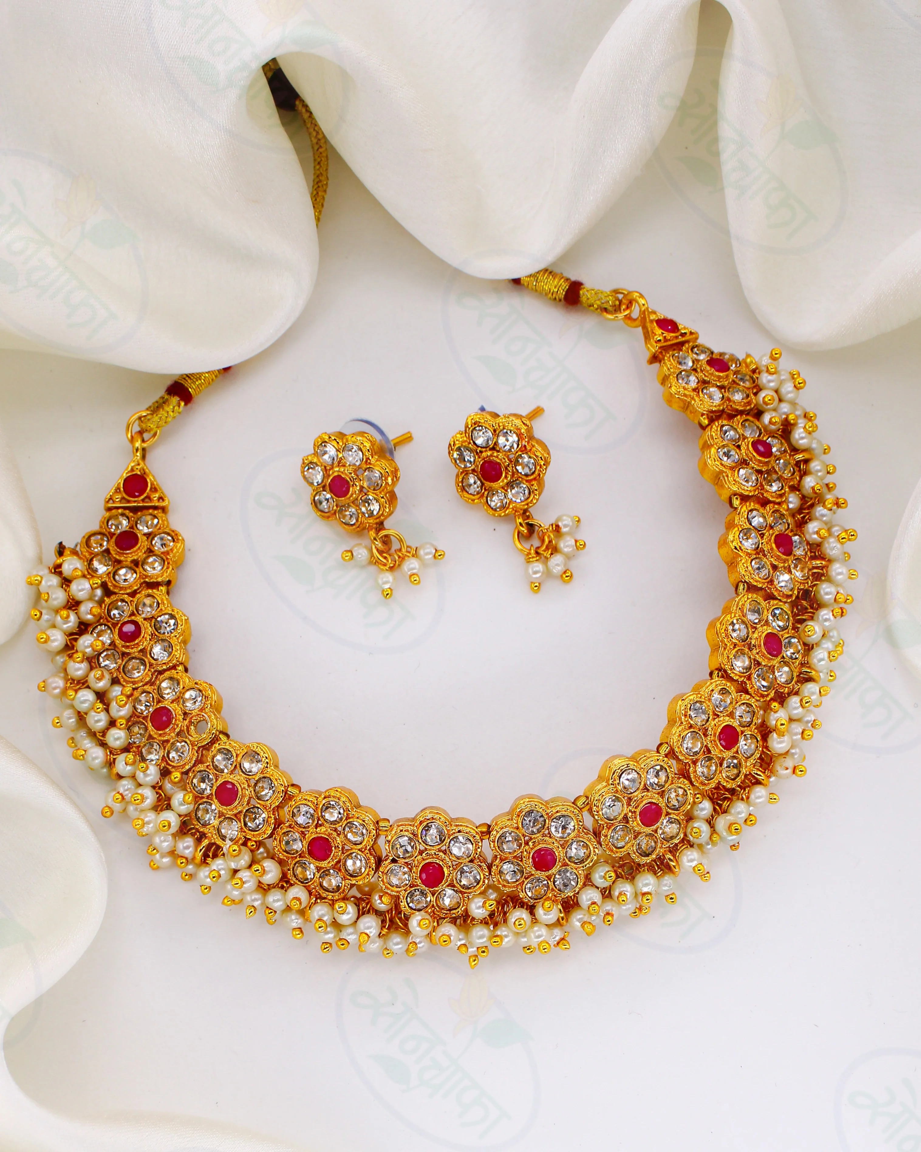 SHINNING LITTLE FLORAL PEARL NECKLACE - Image 5
