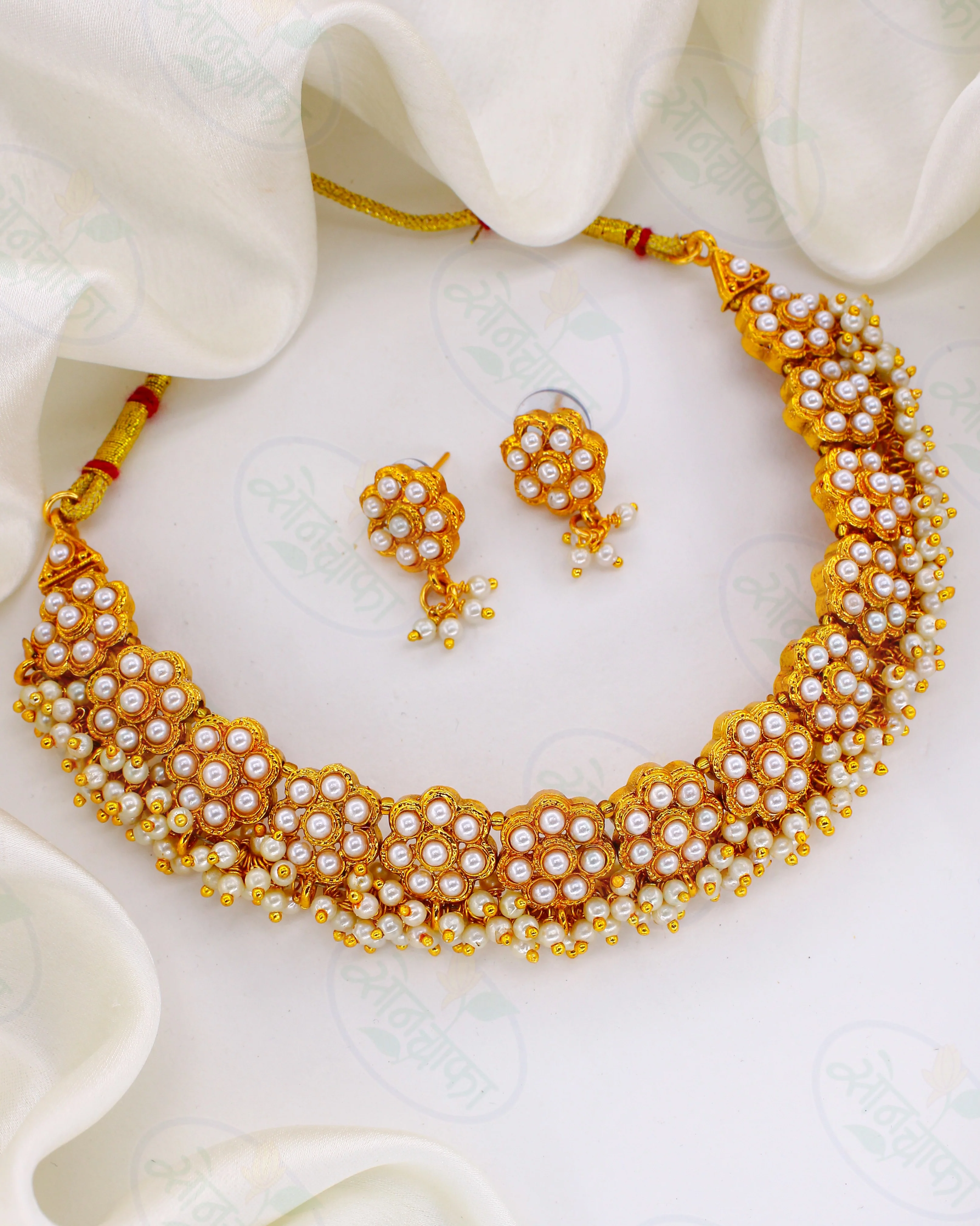 SHINNING LITTLE FLORAL PEARL NECKLACE - Image 6