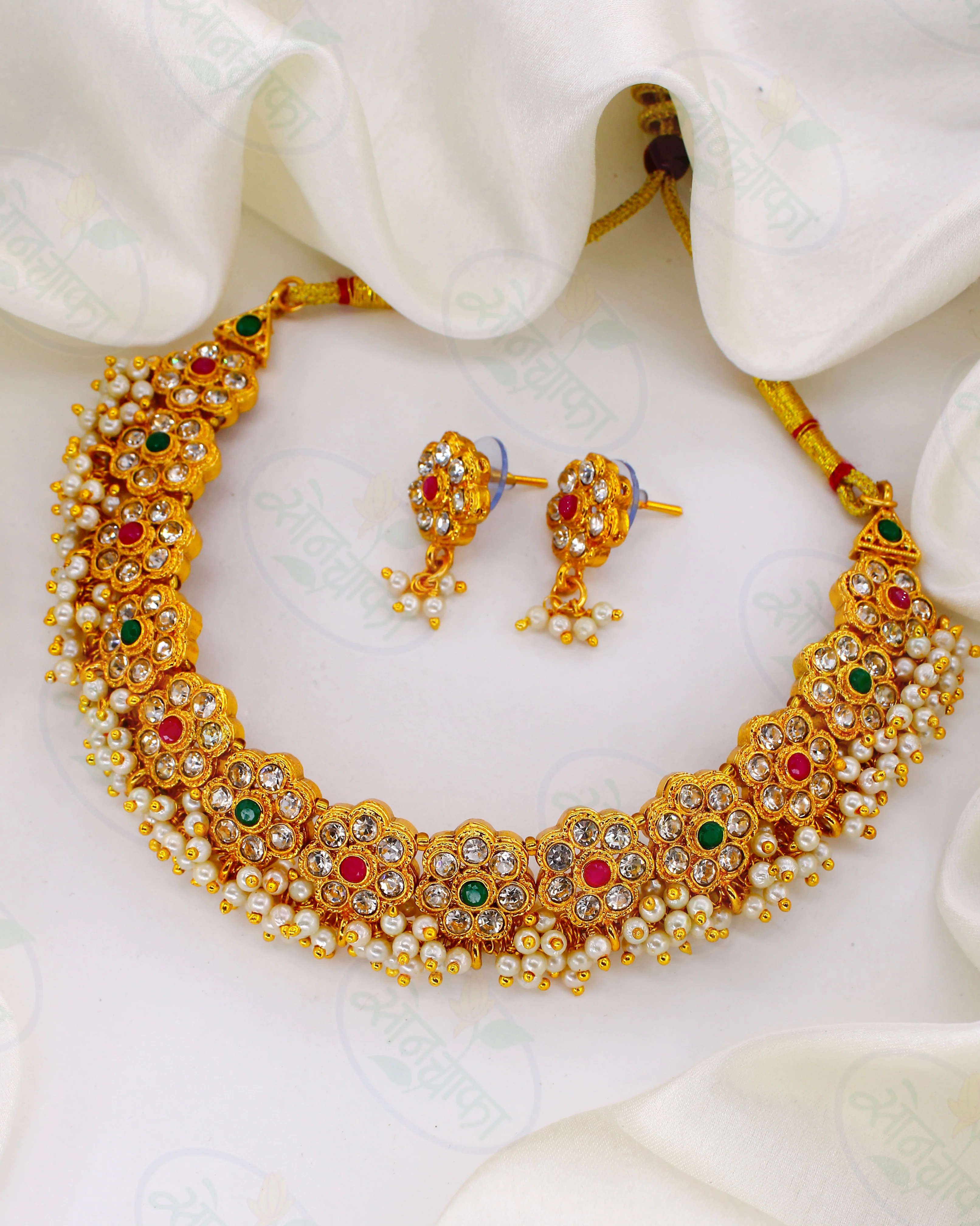 SHINNING LITTLE FLORAL PEARL NECKLACE - Image 7