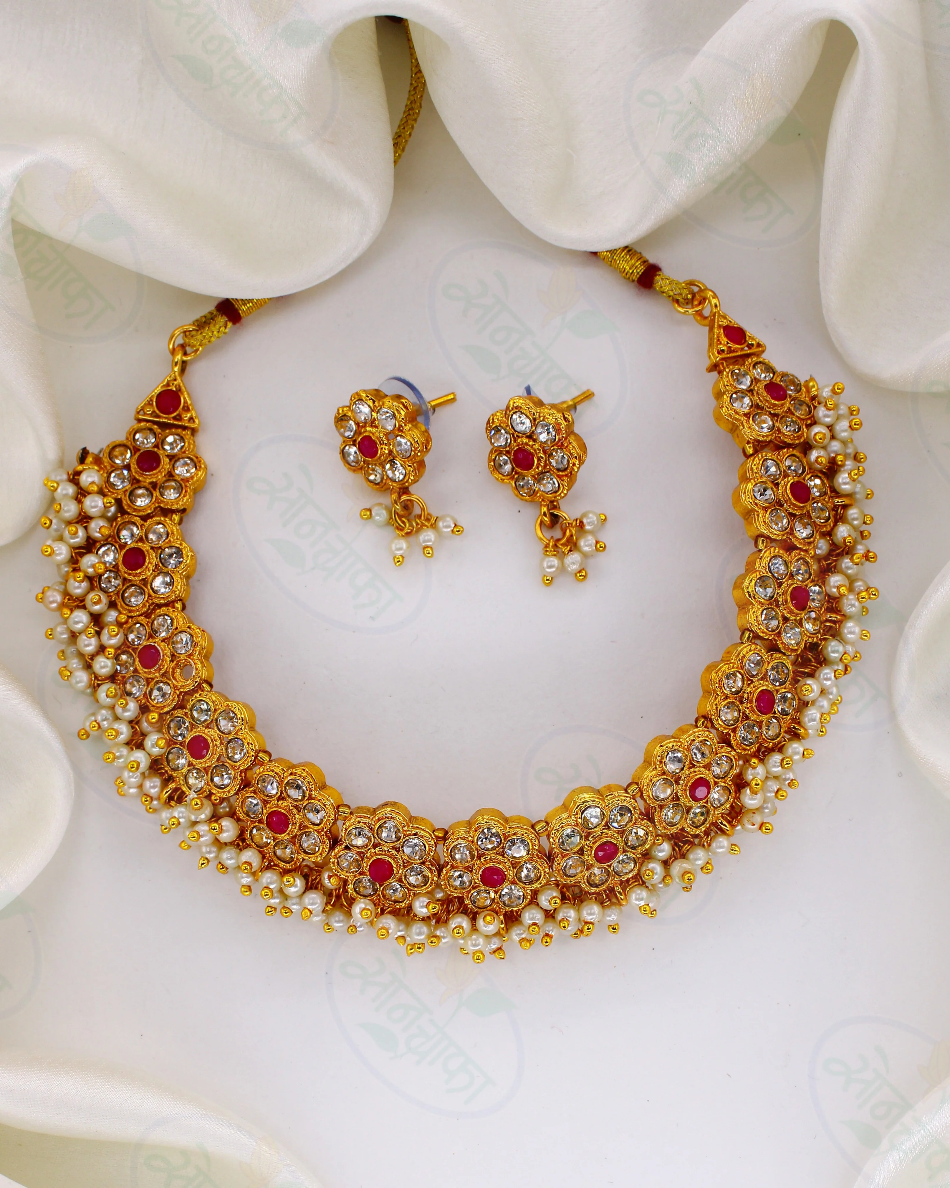 SHINNING LITTLE FLORAL PEARL NECKLACE - Image 8