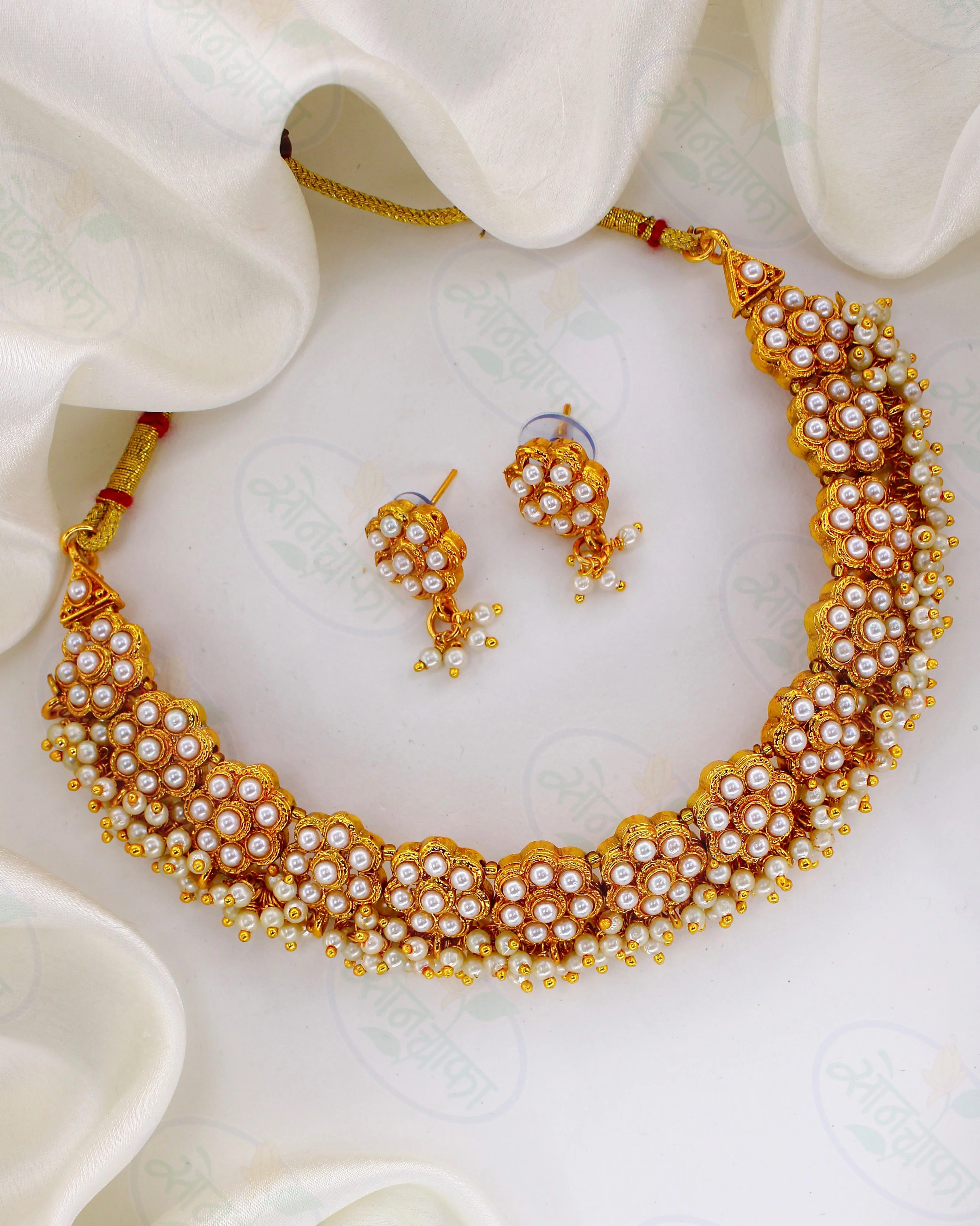 SHINNING LITTLE FLORAL PEARL NECKLACE - Image 9