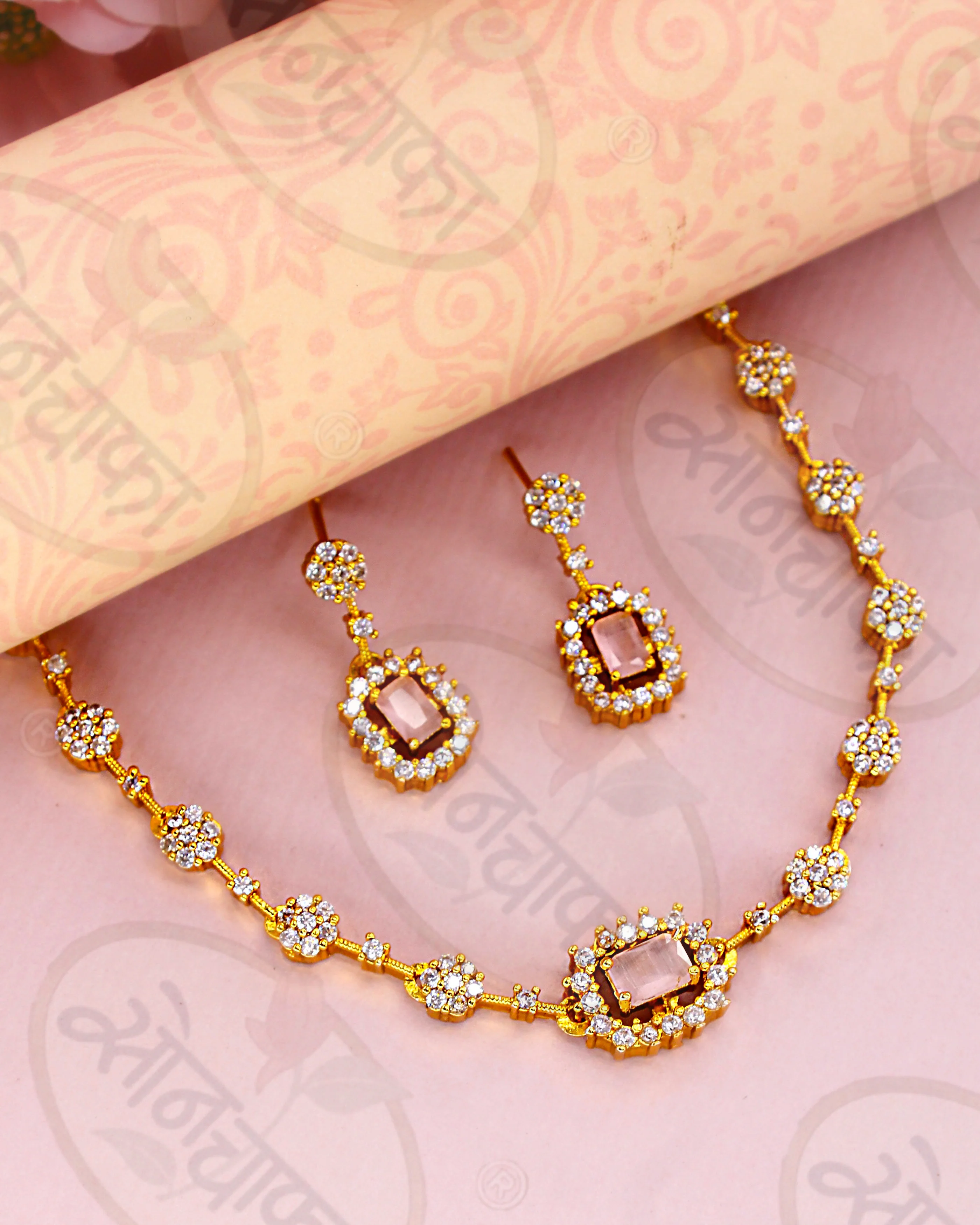 PRETTY ANTIQUE NECKLACE