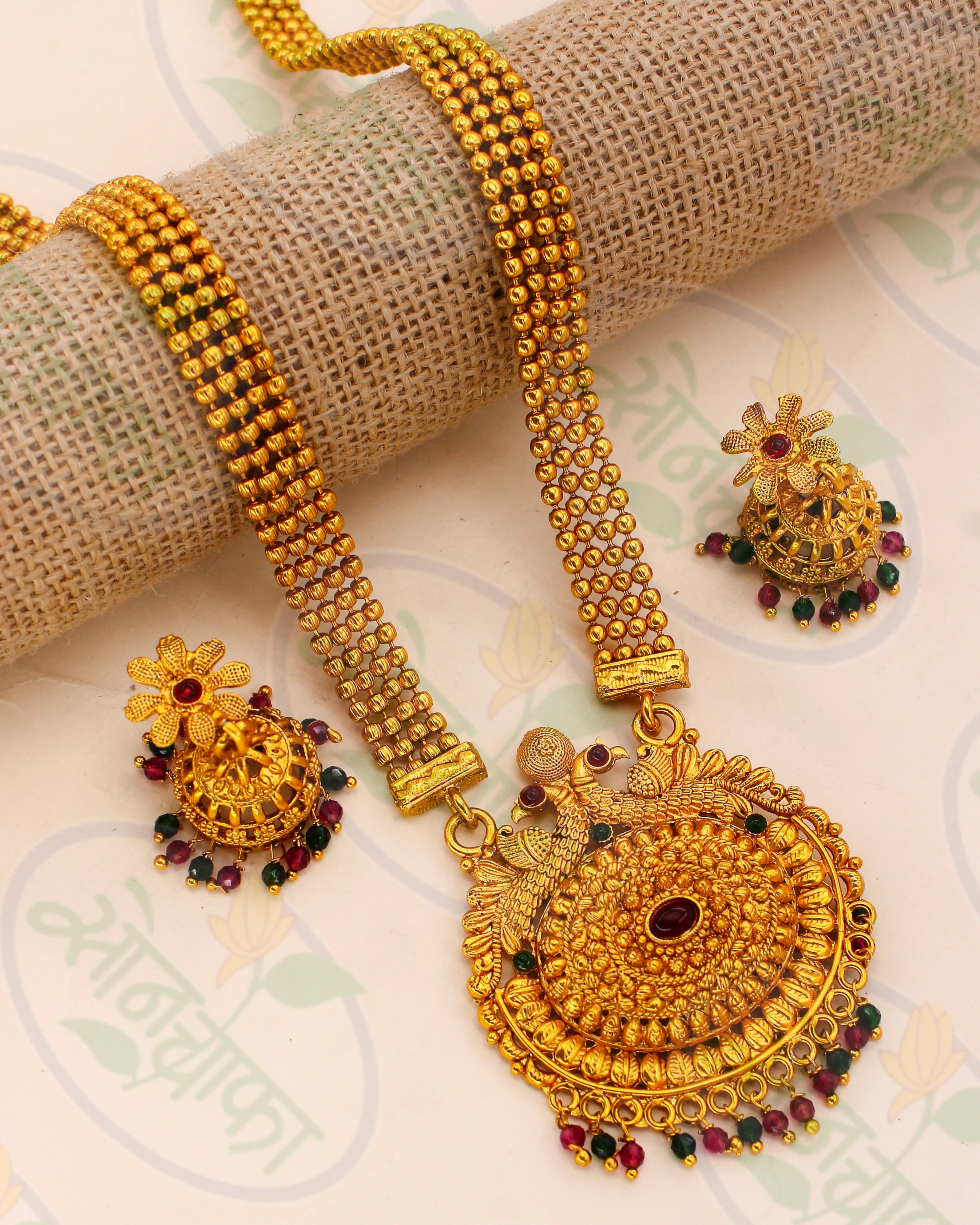 GRACEFUL DESIGNER NECKLACE