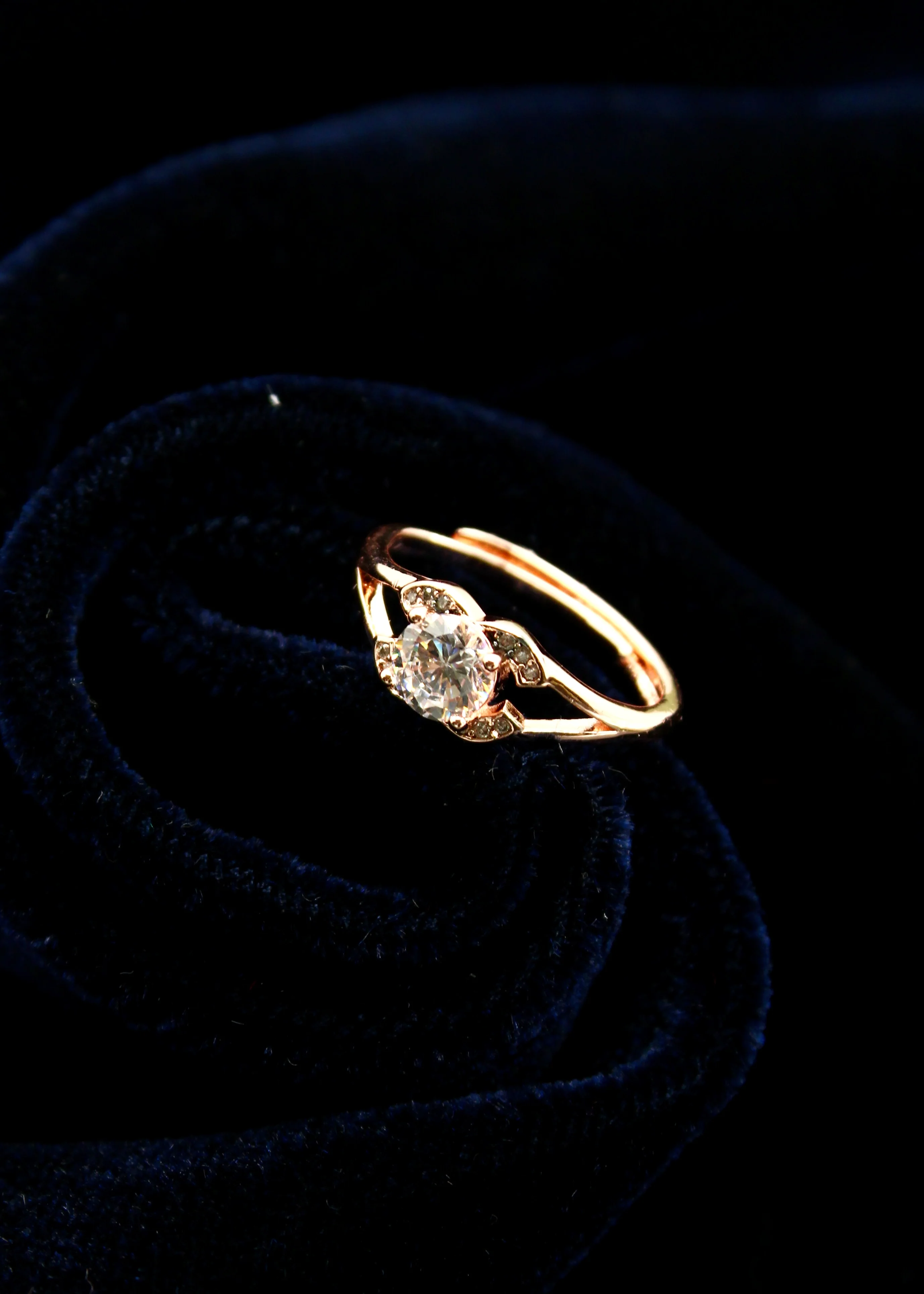 DIA RADIANT FINGER RING - Image 2
