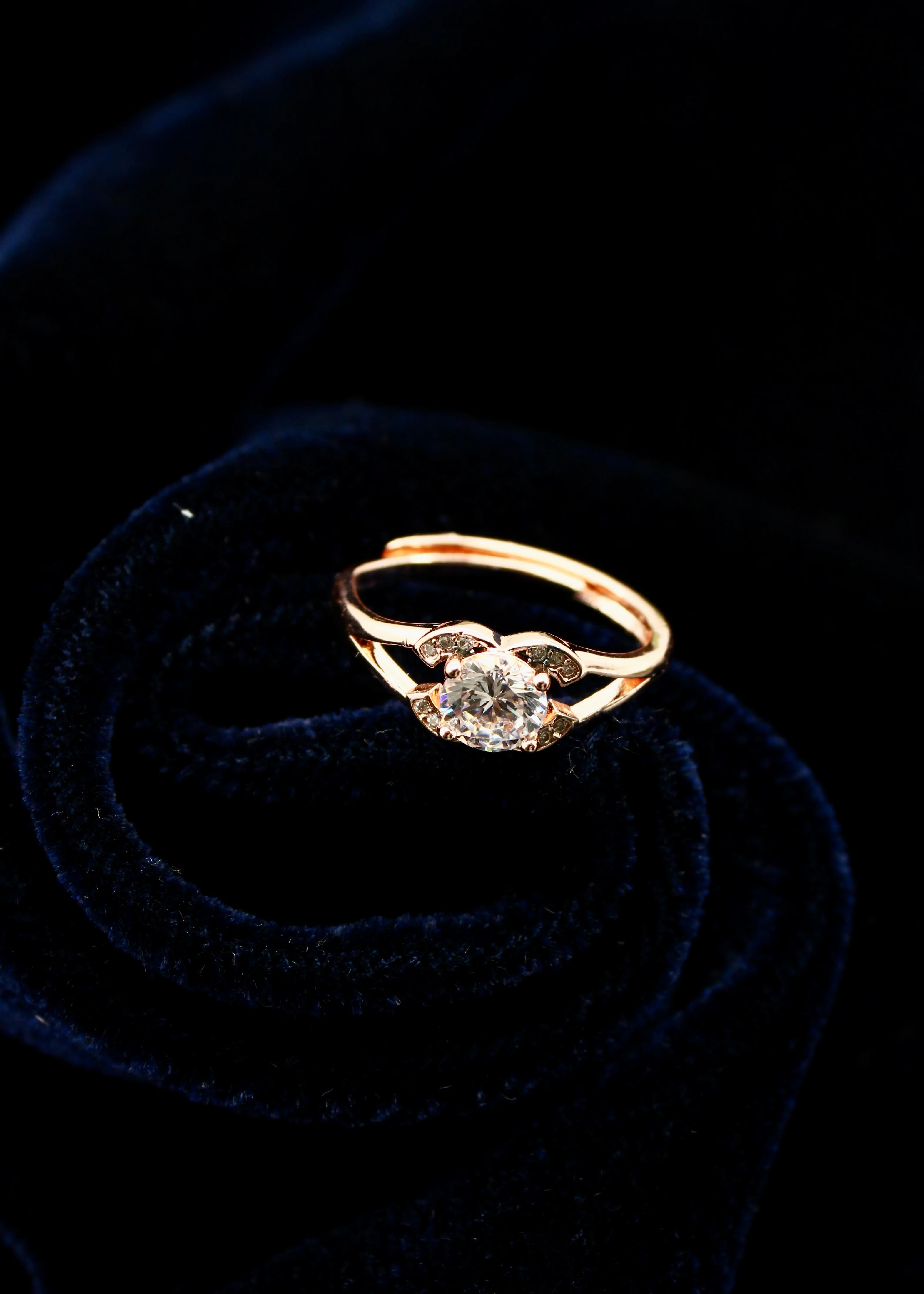 DIA RADIANT FINGER RING - Image 5