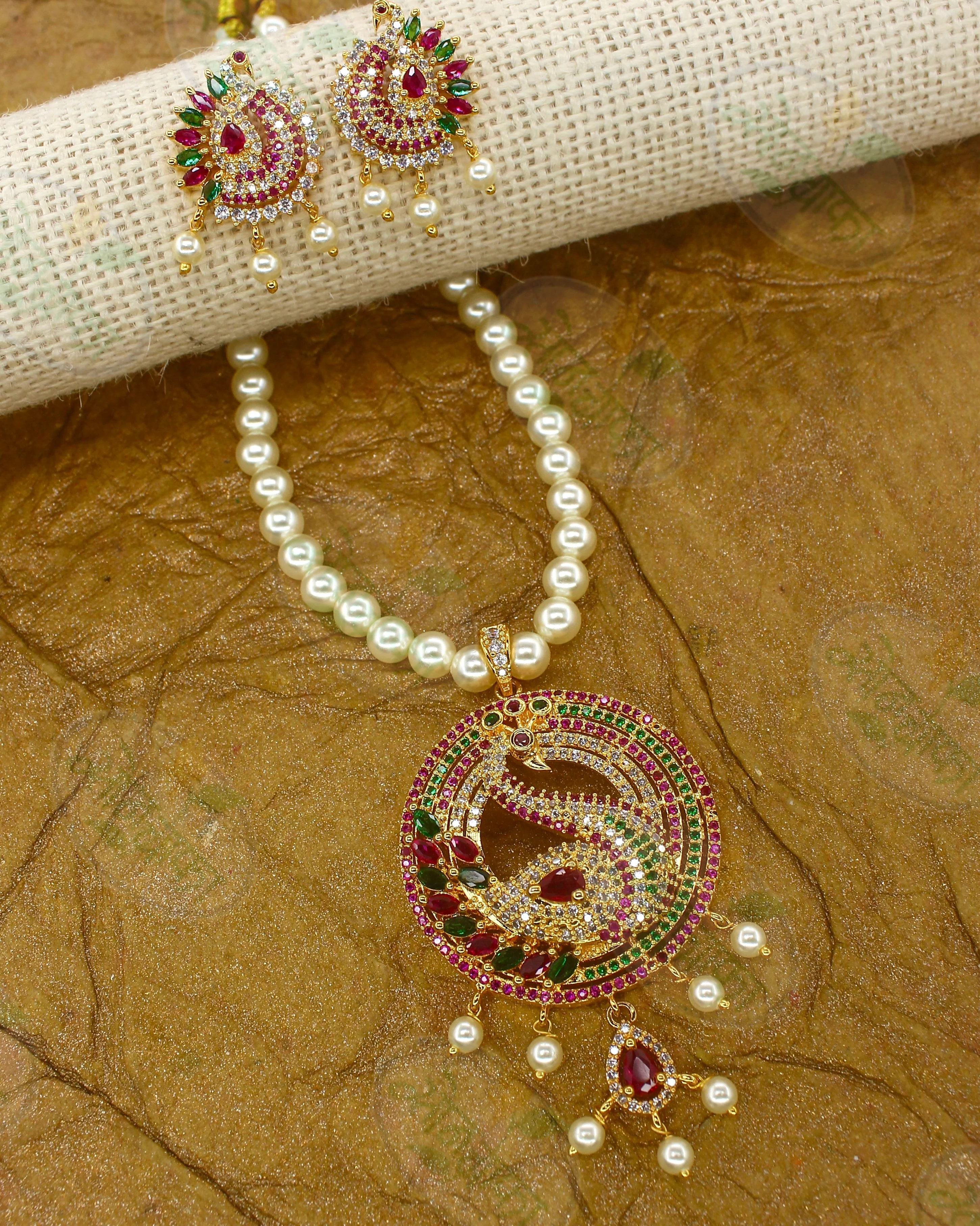 IMPRESSIVE PEACOCK NECKLACE