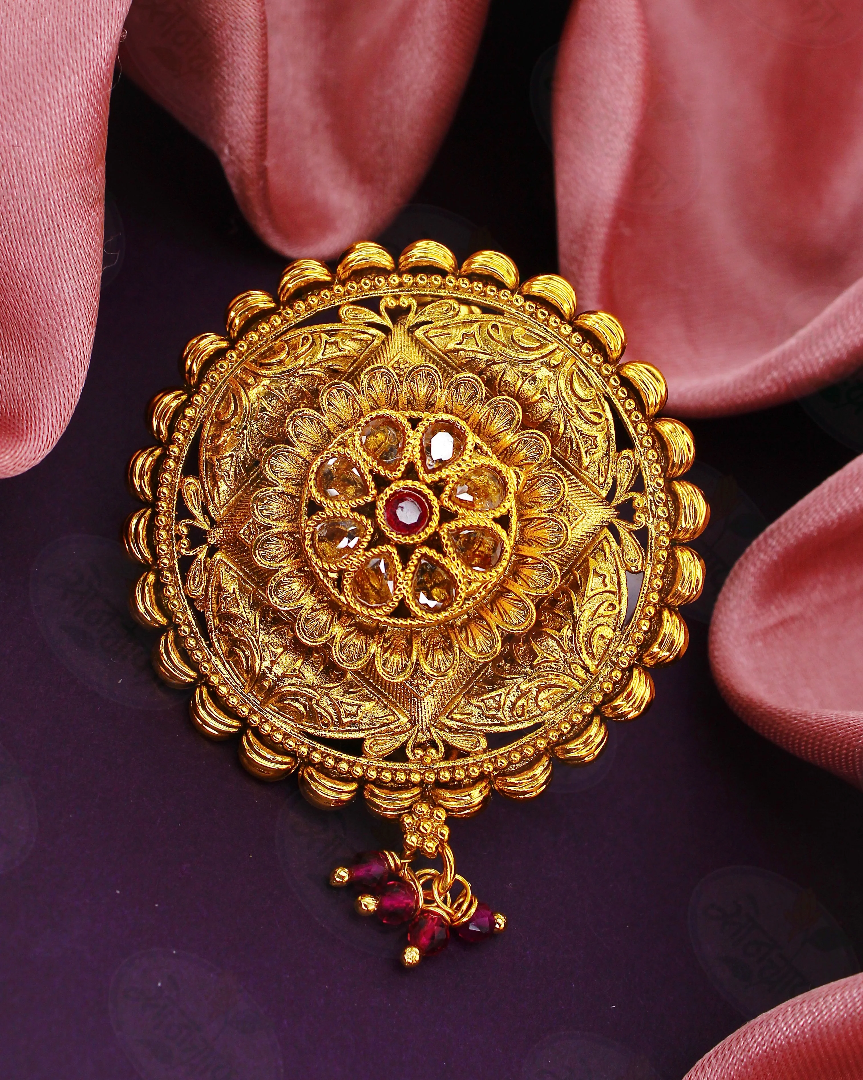 CAPTIVATING ANTIQUE GOLD SAREEPIN - Image 3