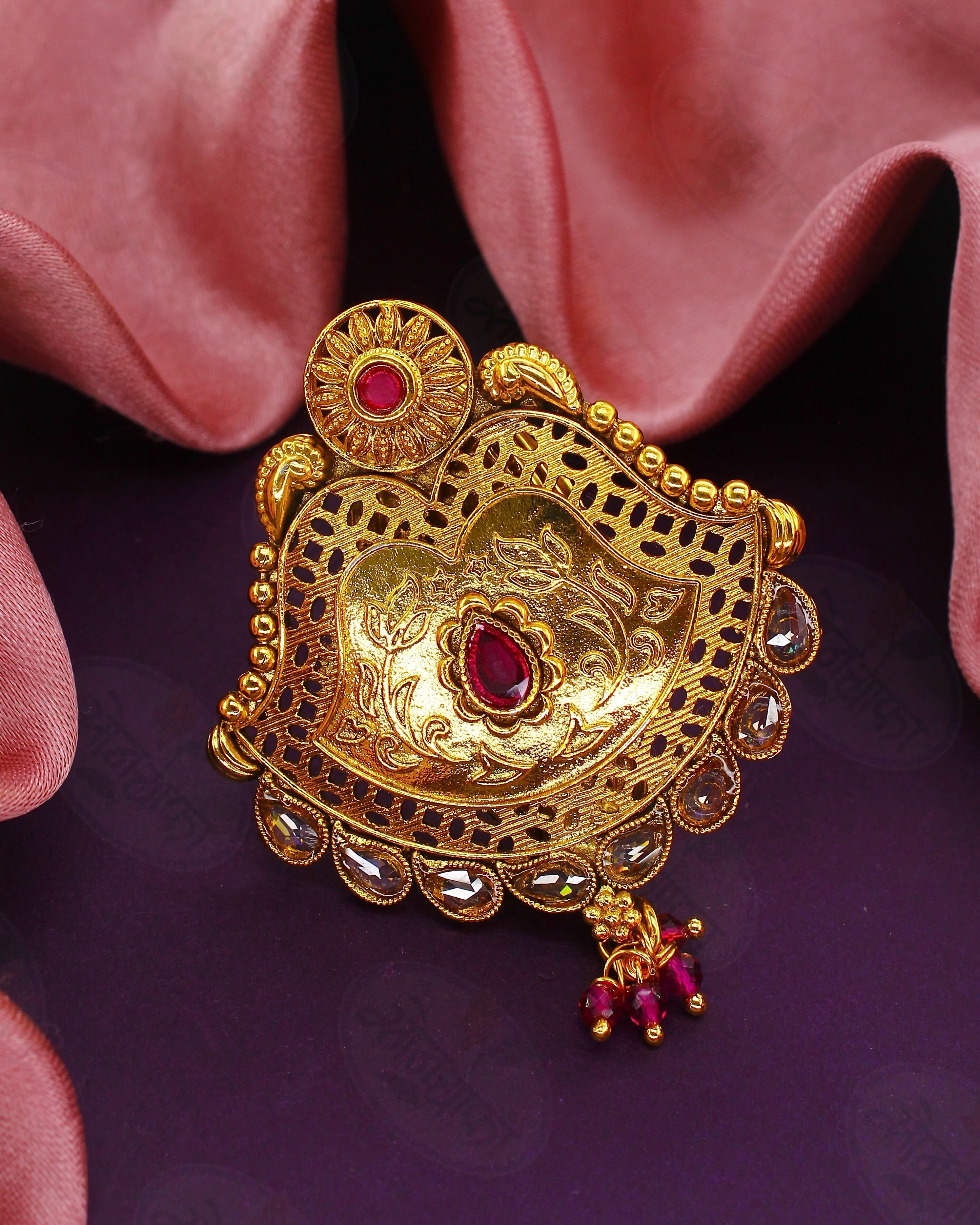 GOLDEN GLEAM ANTIQUE SAREEPIN