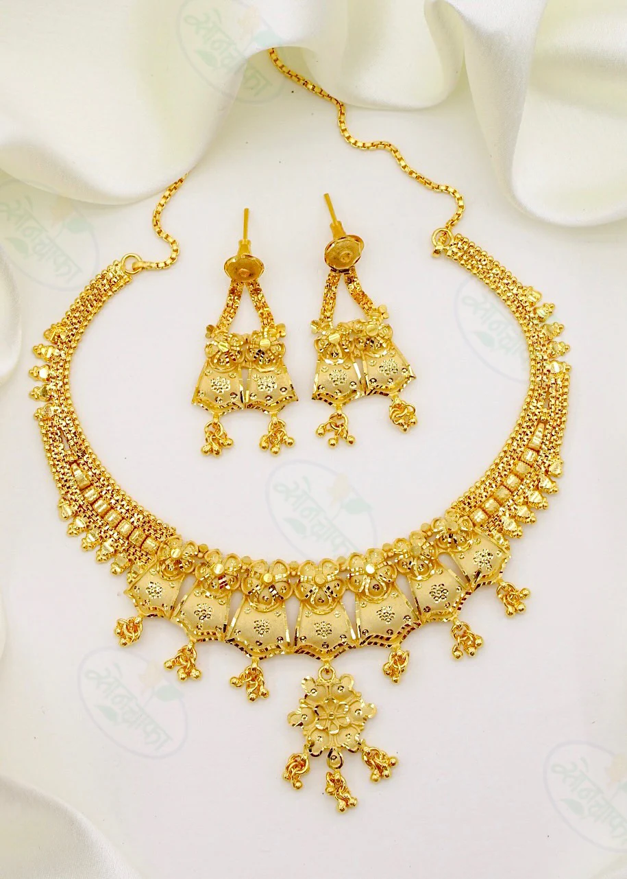 DELIGHT GOLDEN NECKLACE - Image 3