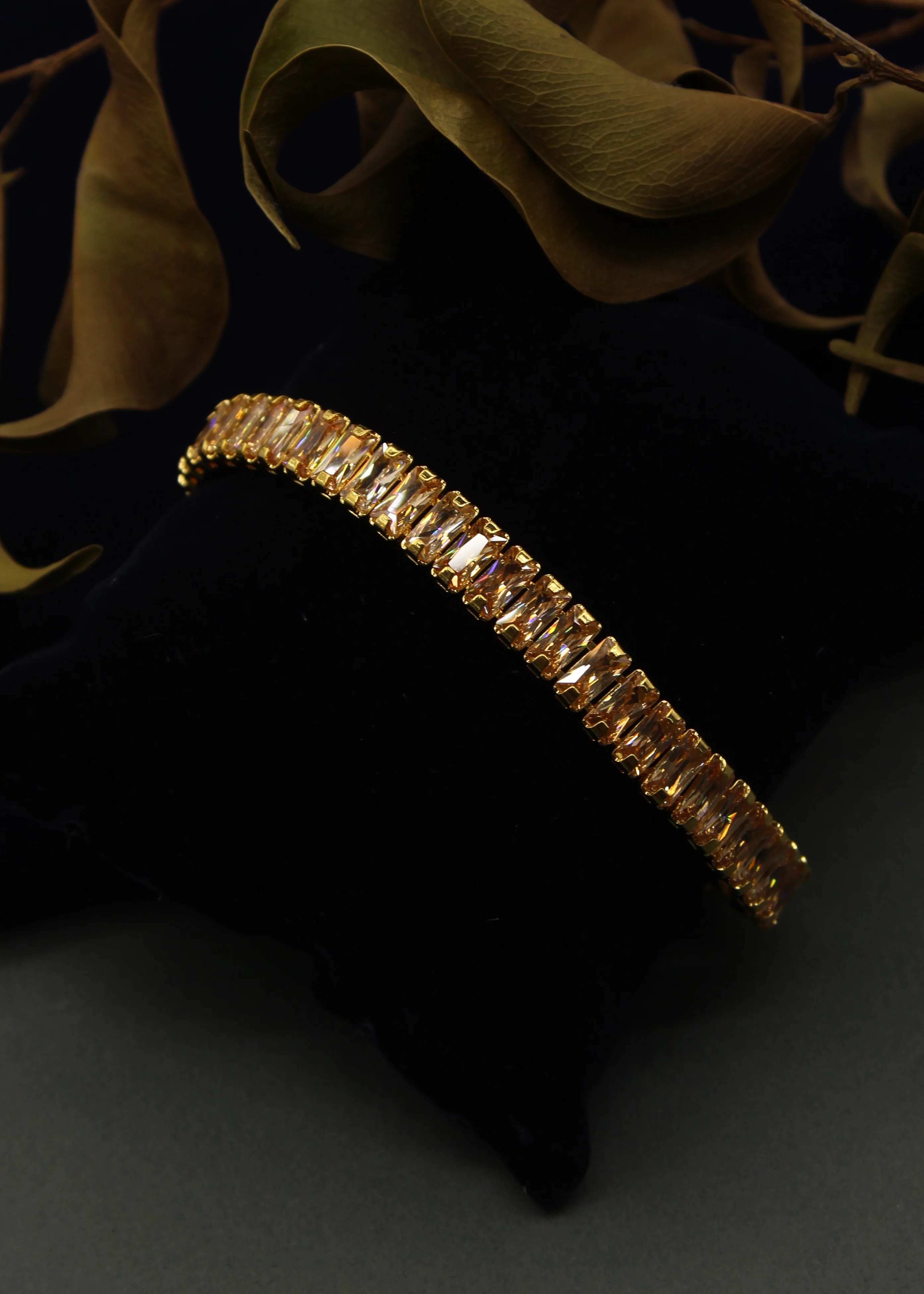 STYLISH GOLD BRACELET - Image 3
