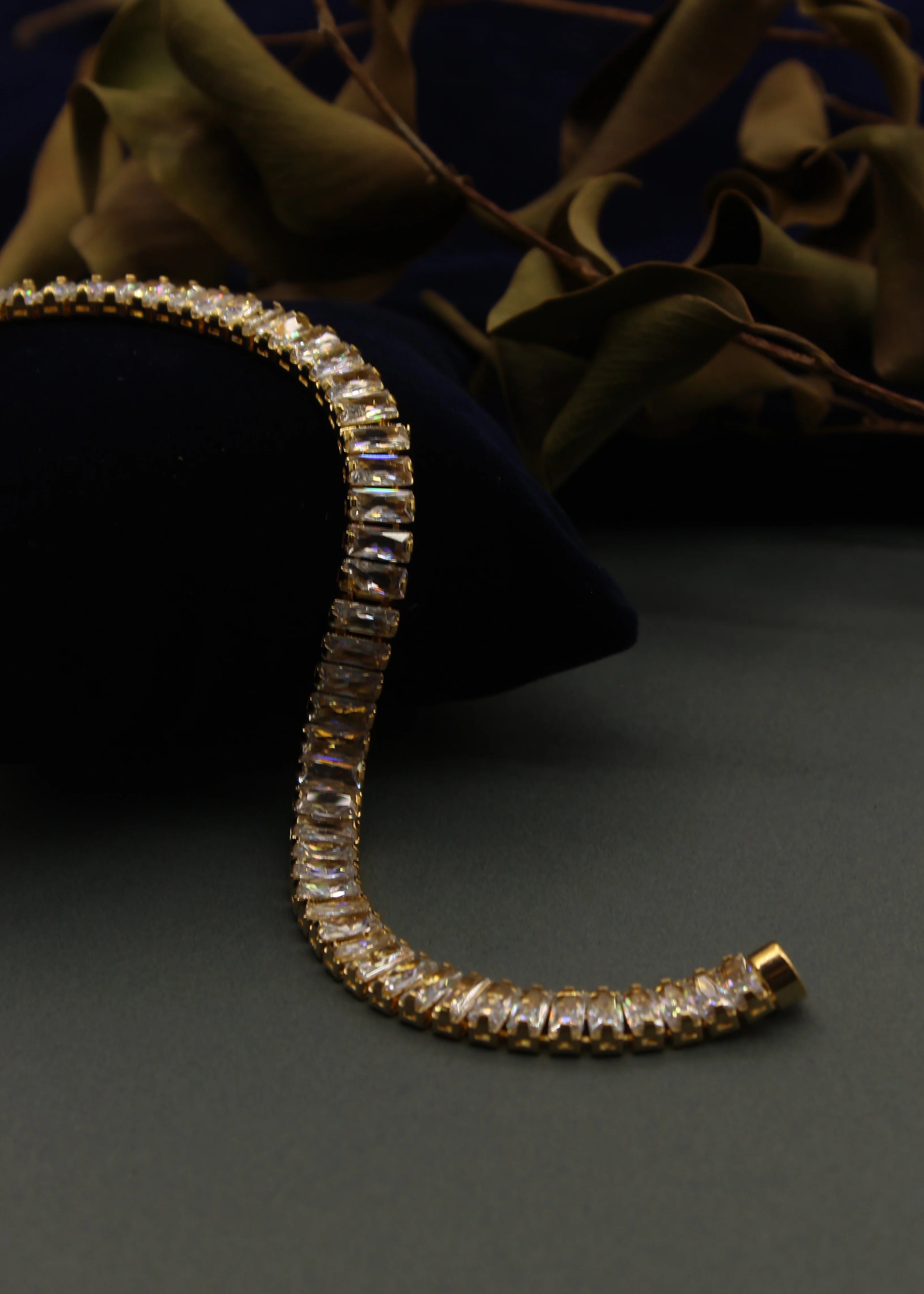 STYLISH GOLD BRACELET - Image 4
