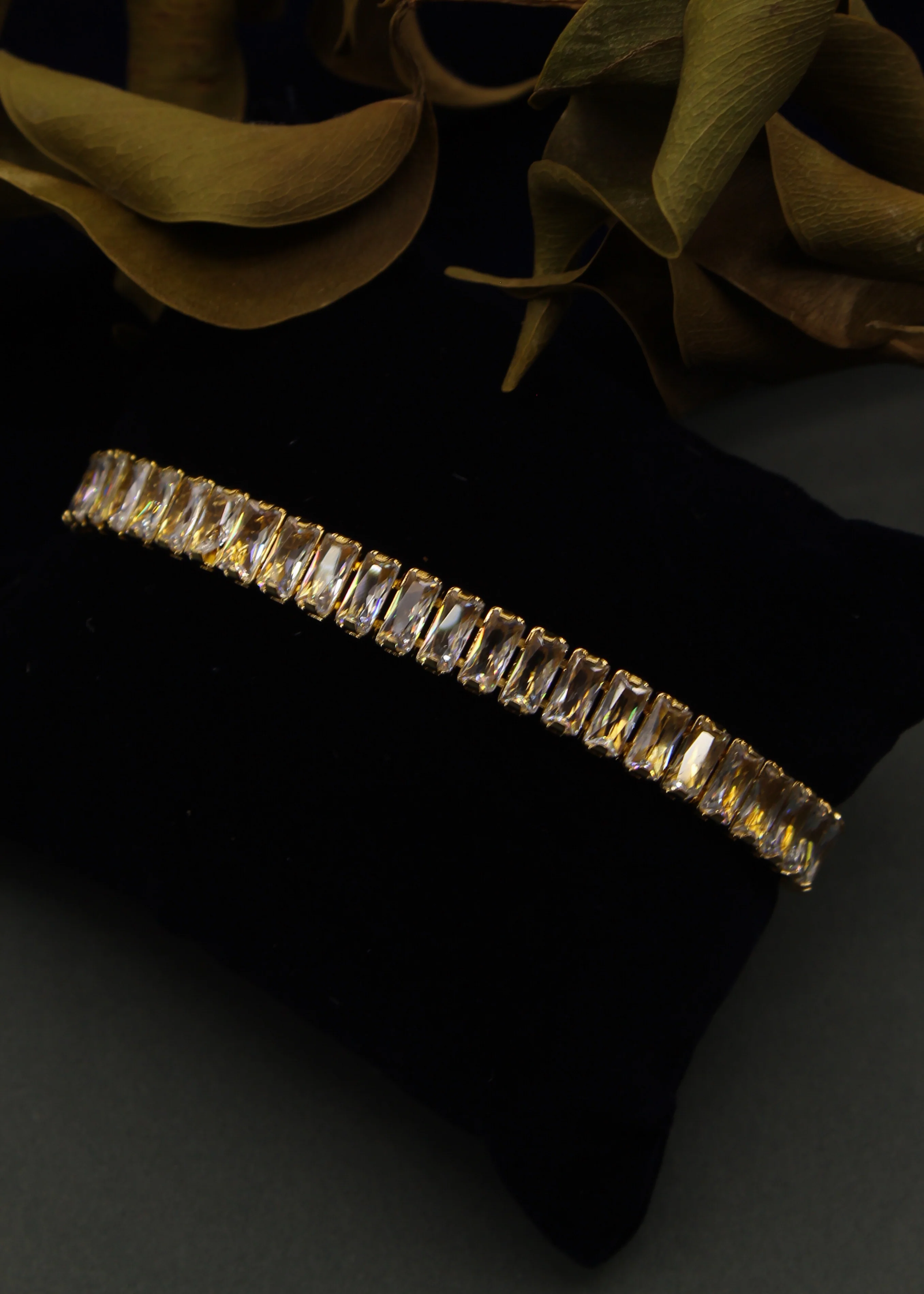 STYLISH GOLD BRACELET - Image 5