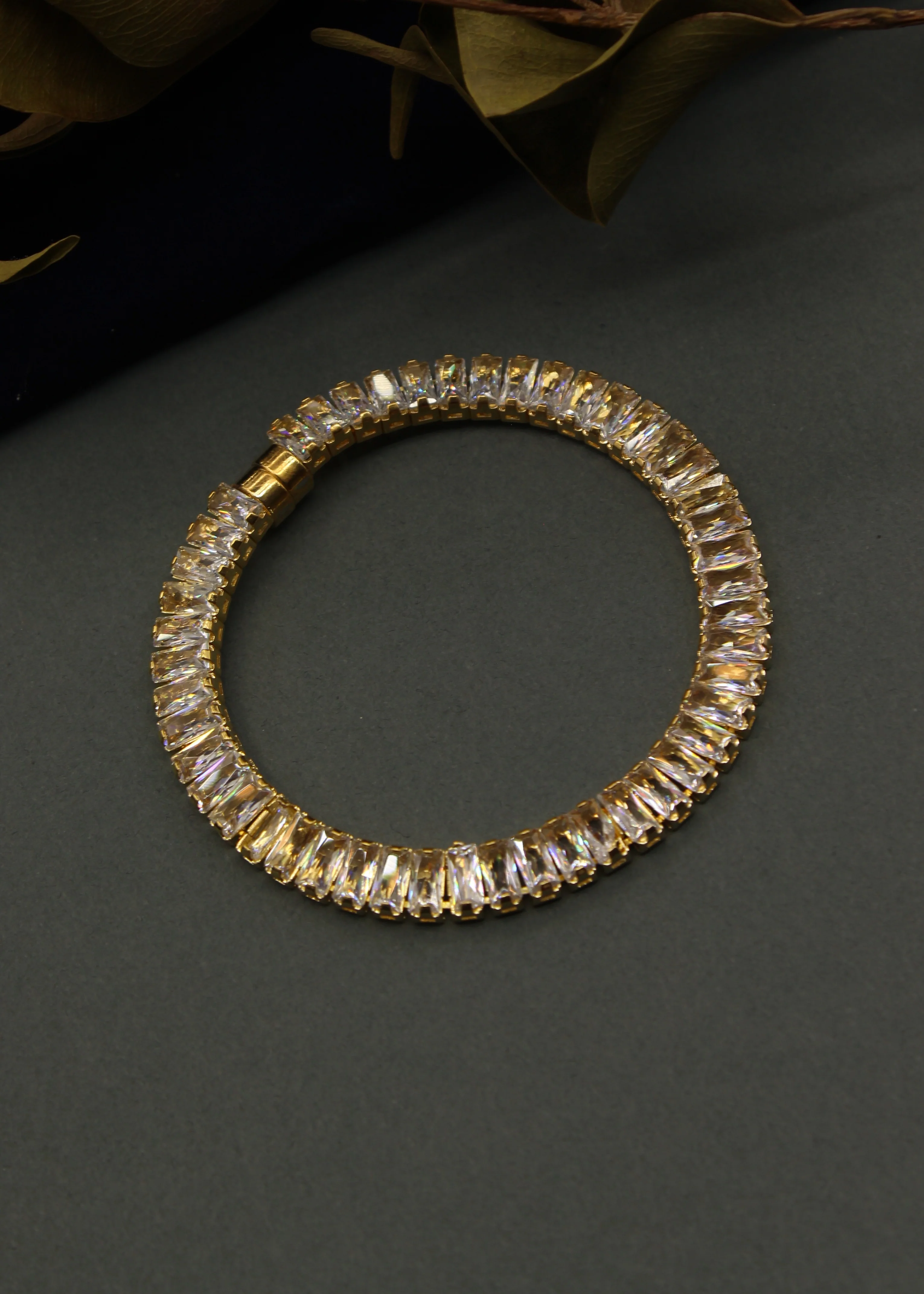 STYLISH GOLD BRACELET - Image 6