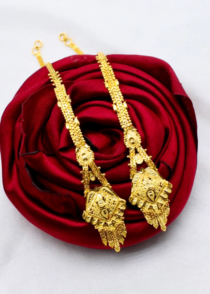 BEAUTEOUS GOLDEN EARRINGS WITH KANCHAIN - Image 7