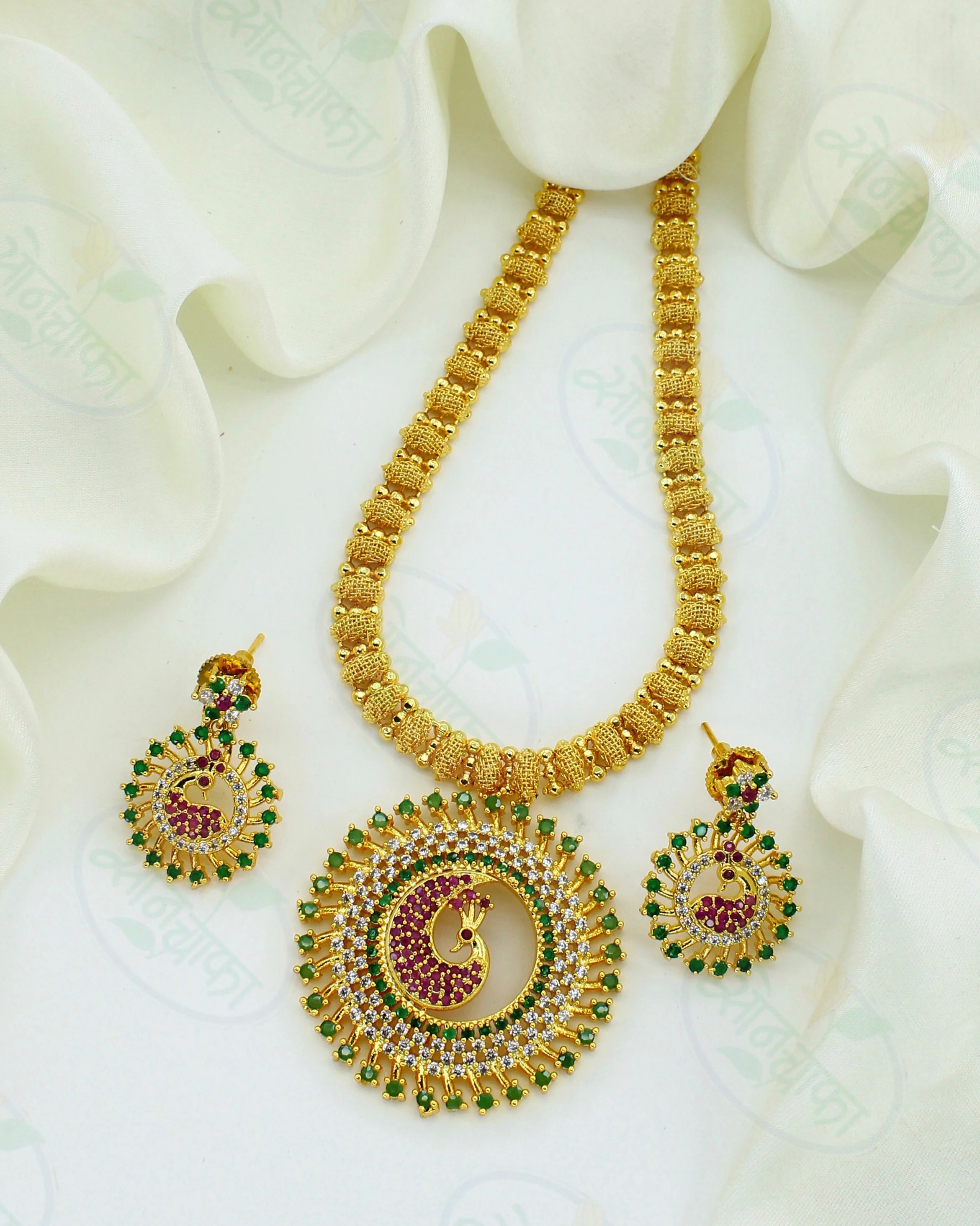 SPARKLY PEACOCK NECKLACE