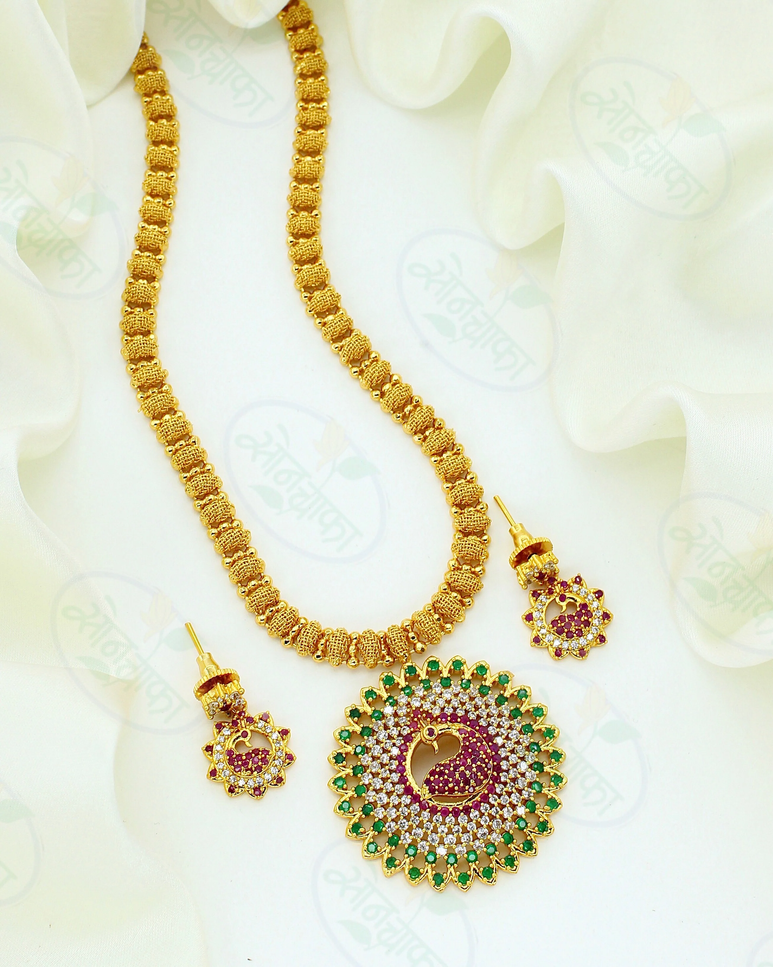 CLASSY PEACOCK NECKLACE