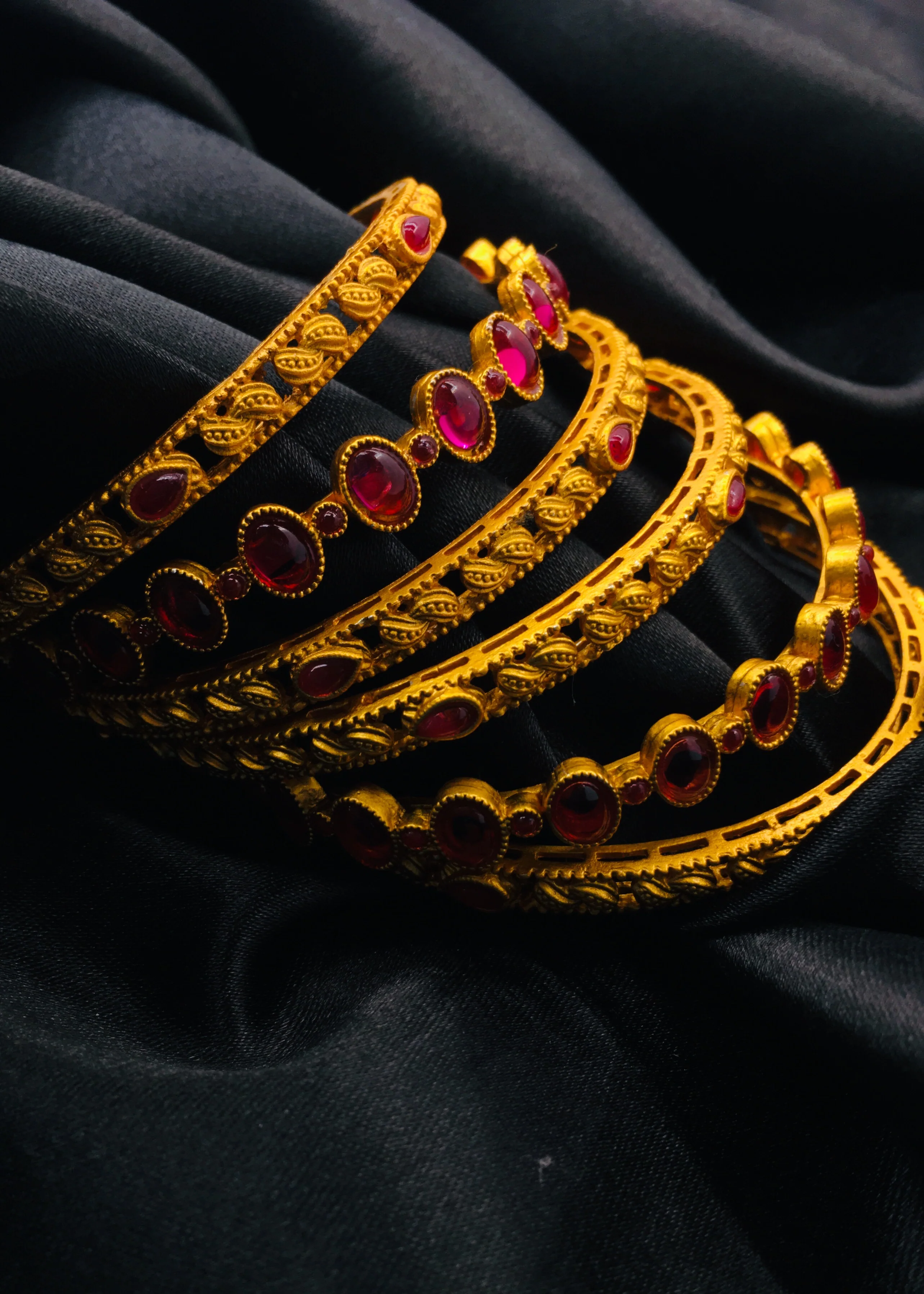 ELEGANT DESIGNER BANGLES - Image 3