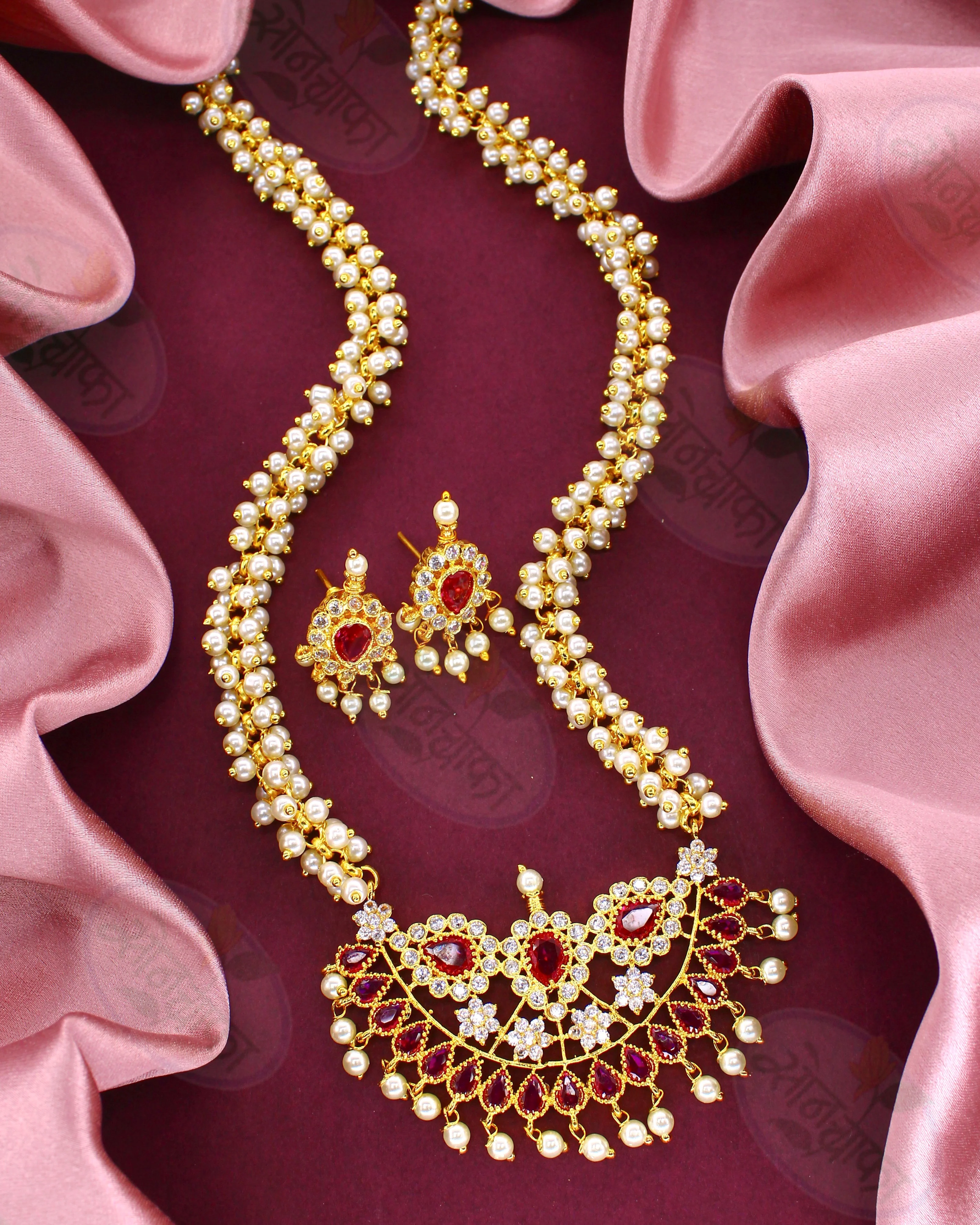 GLINTING LEAFY FLORAL PEARL NECKLACE - Image 2