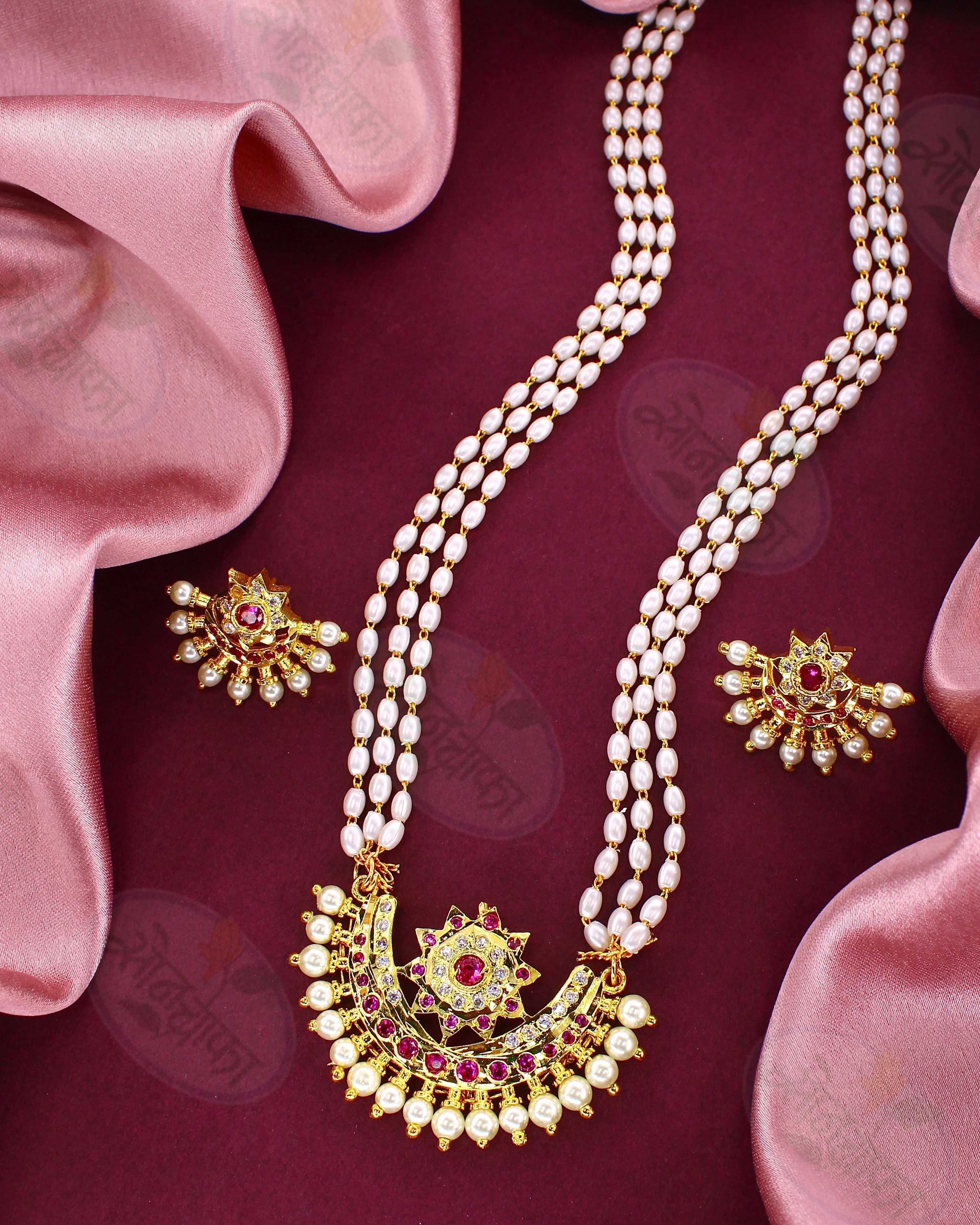 MAJESTIC CRESCENT PEARL NECKLACE - Image 2