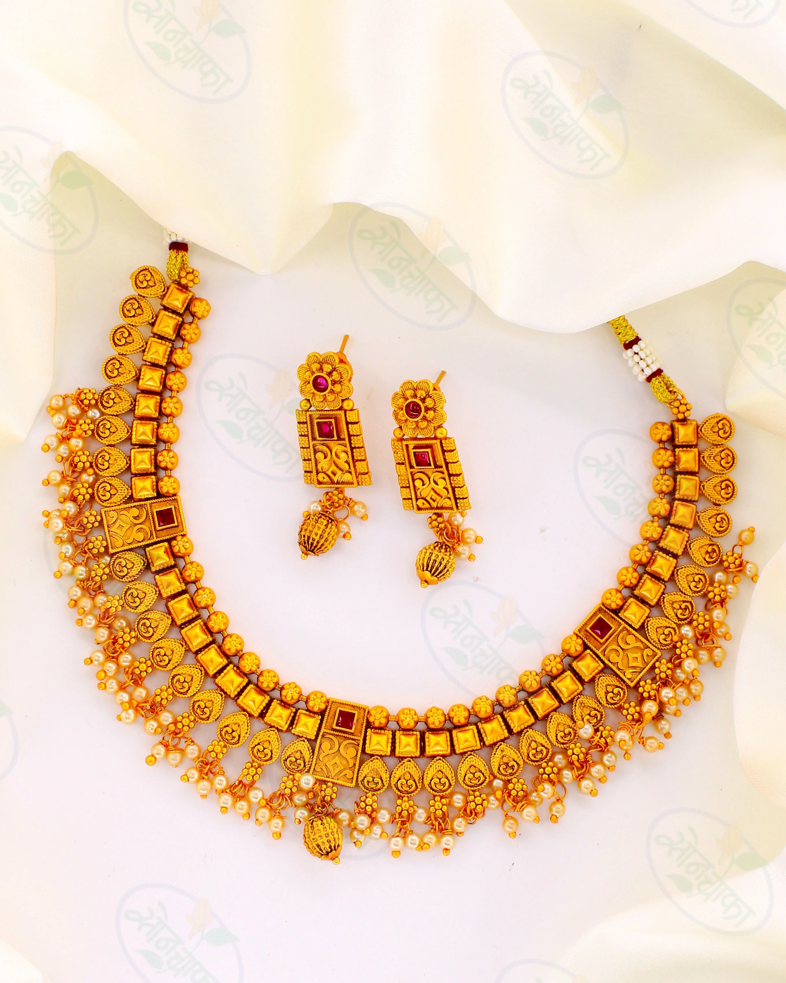 BEAUTIFUL MATTE FINISH NECKLACE - Image 2