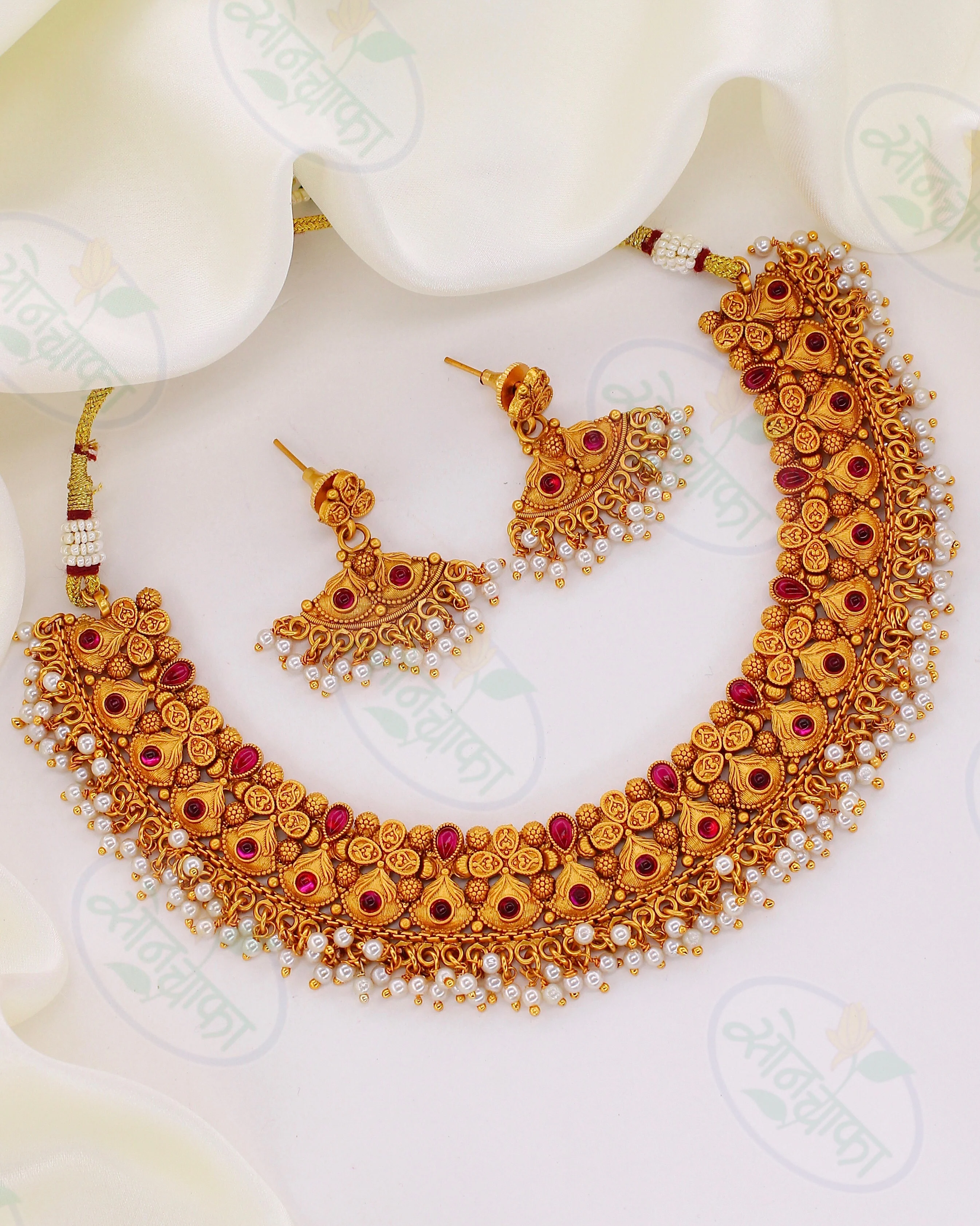 GRACEFUL DESIGNER NECKLACE - Image 3