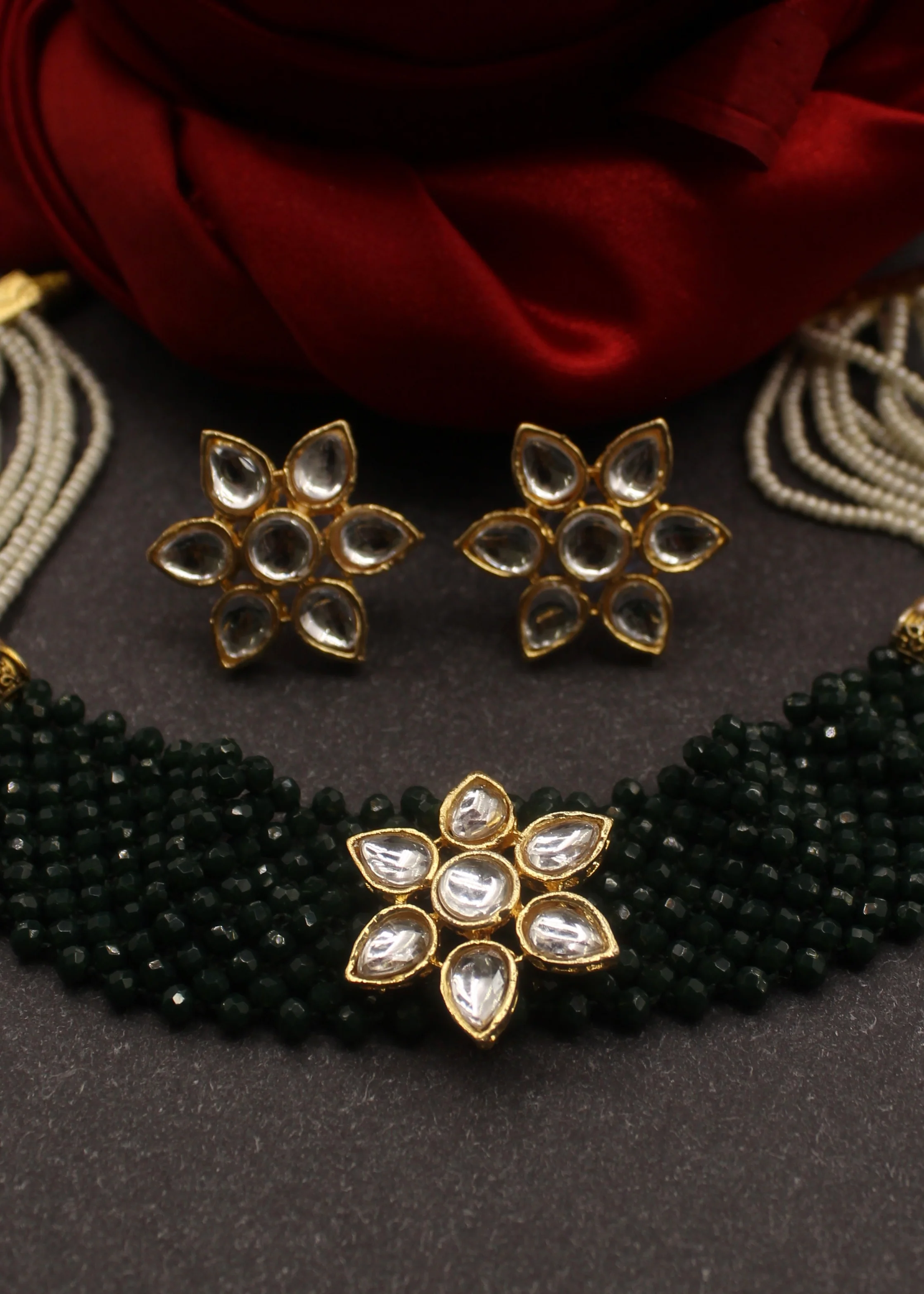 GRACEFUL KUNDAN CHOKER NECKLACE - Image 3