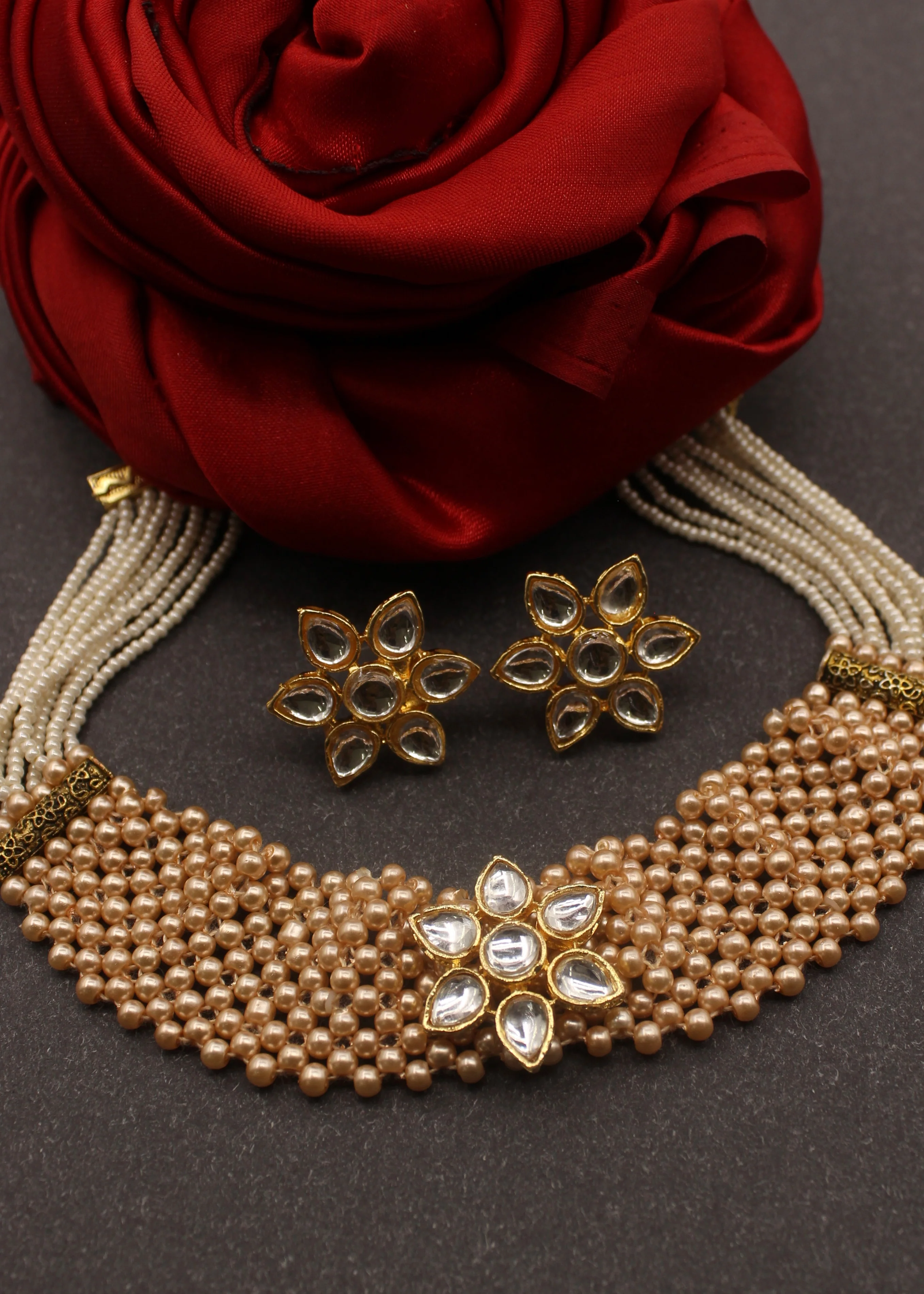 GRACEFUL KUNDAN CHOKER NECKLACE - Image 5