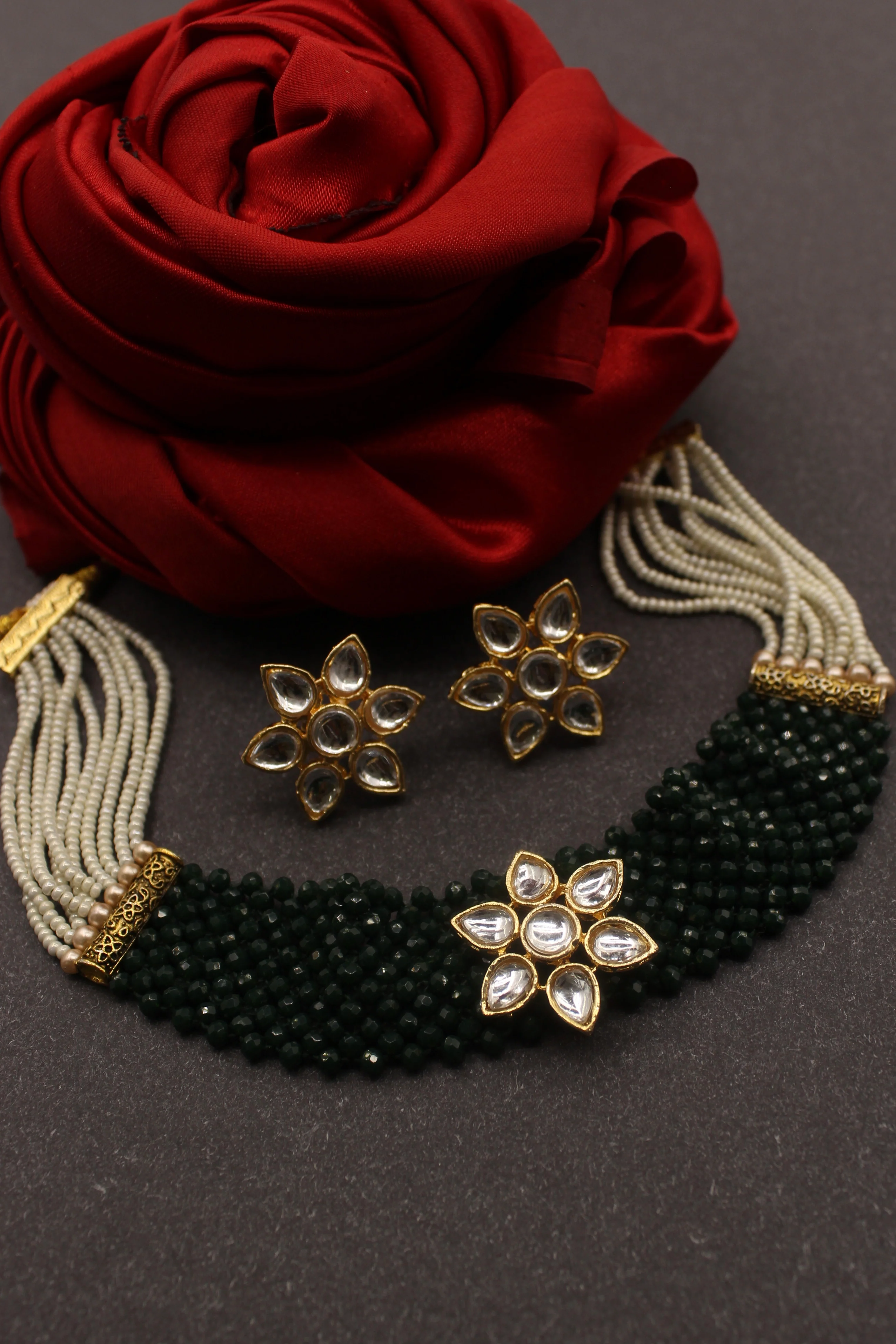 GRACEFUL KUNDAN CHOKER NECKLACE - Image 7