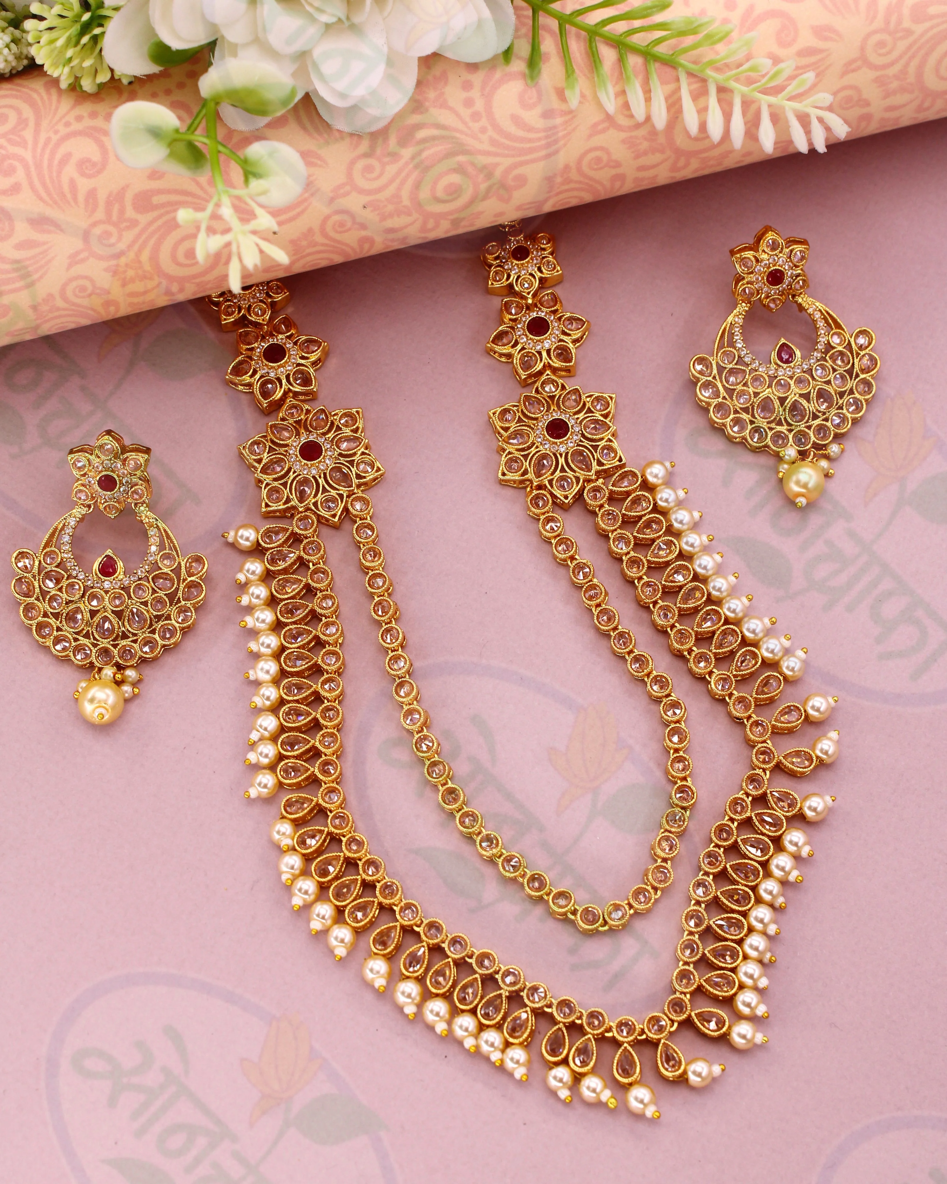 ALLURING ANTIQUE NECKLACE