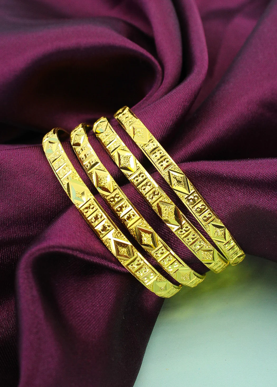 ENTICING GOLD TONE BANGLES - Image 4