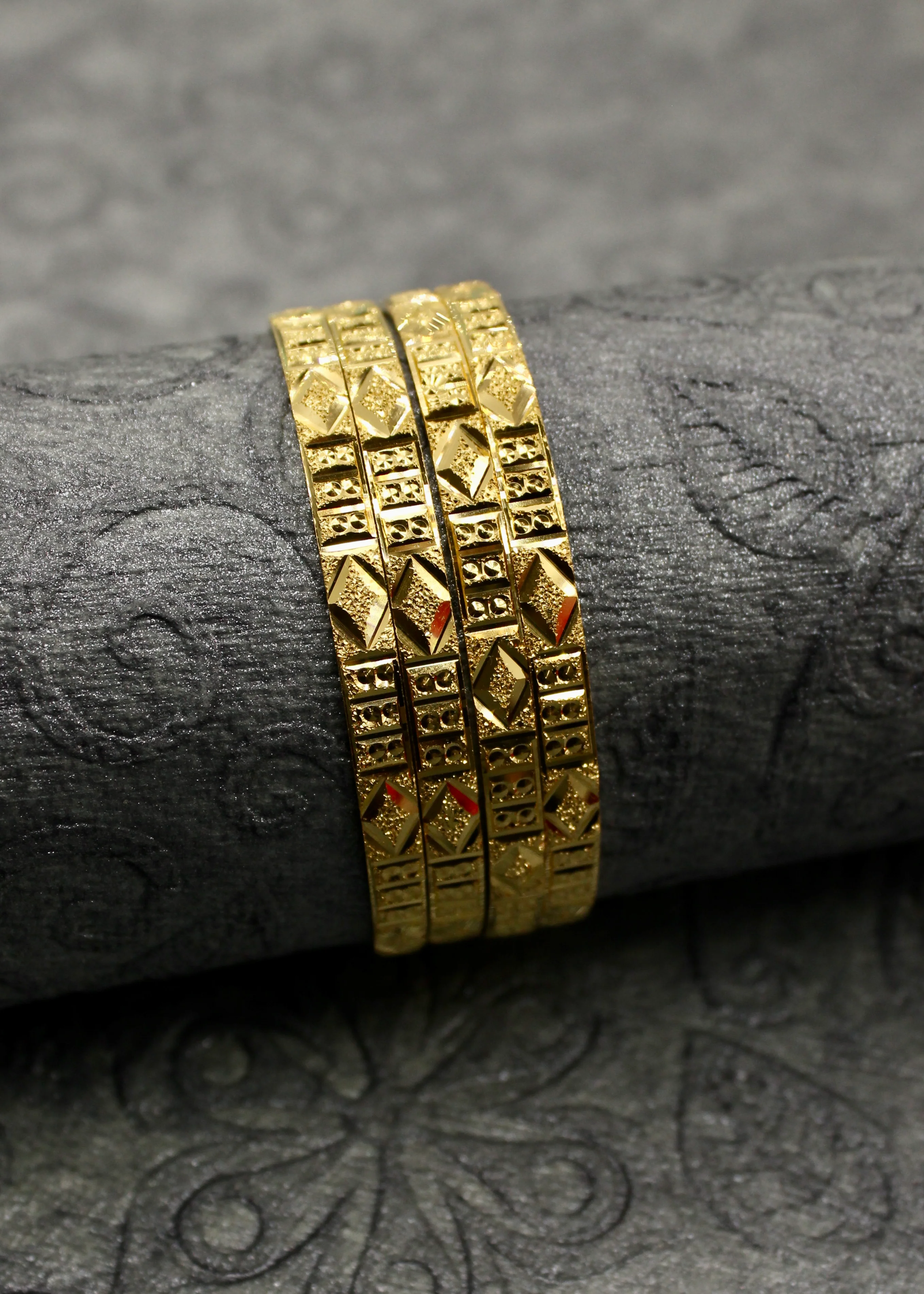 ENTICING GOLD TONE BANGLES - Image 6