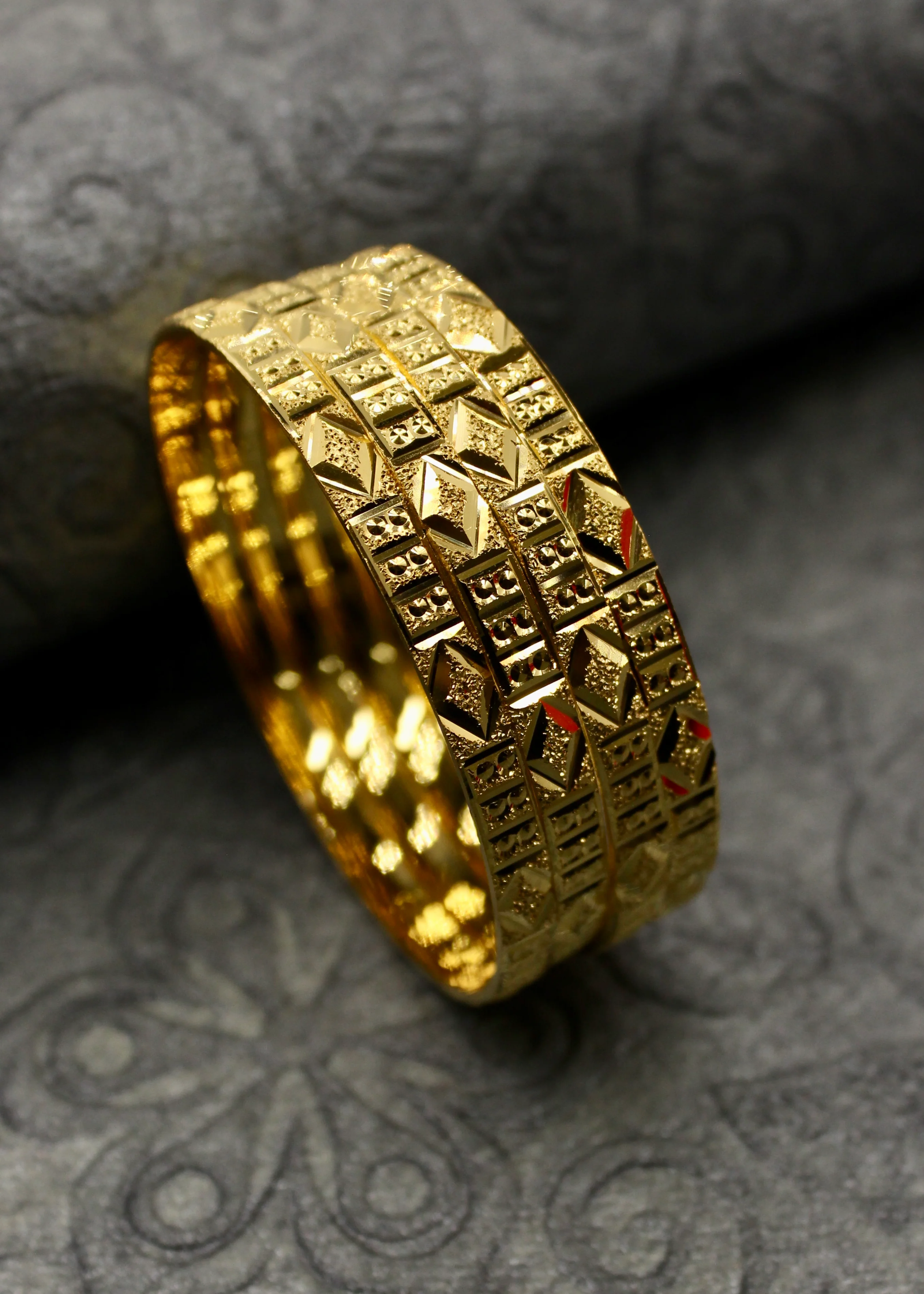 ENTICING GOLD TONE BANGLES - Image 7