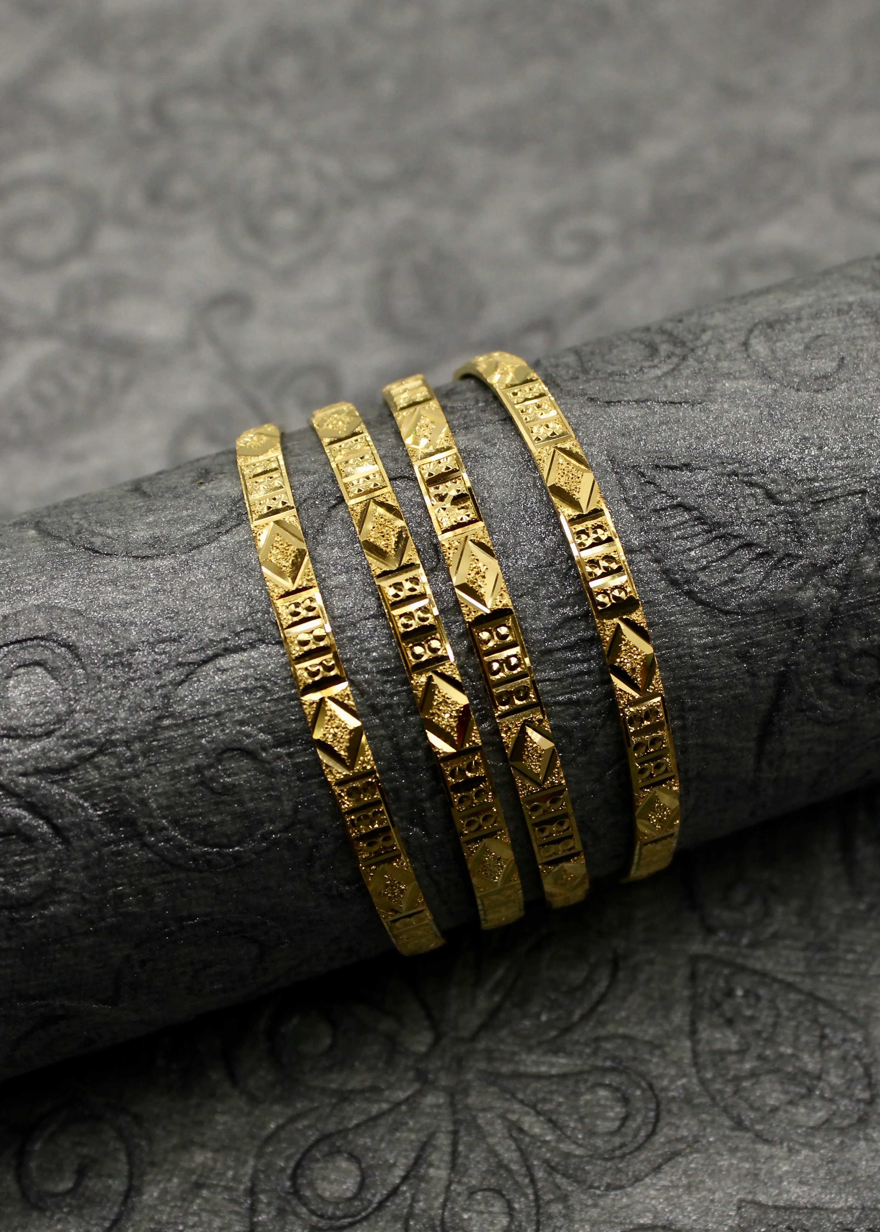 ENTICING GOLD TONE BANGLES - Image 8