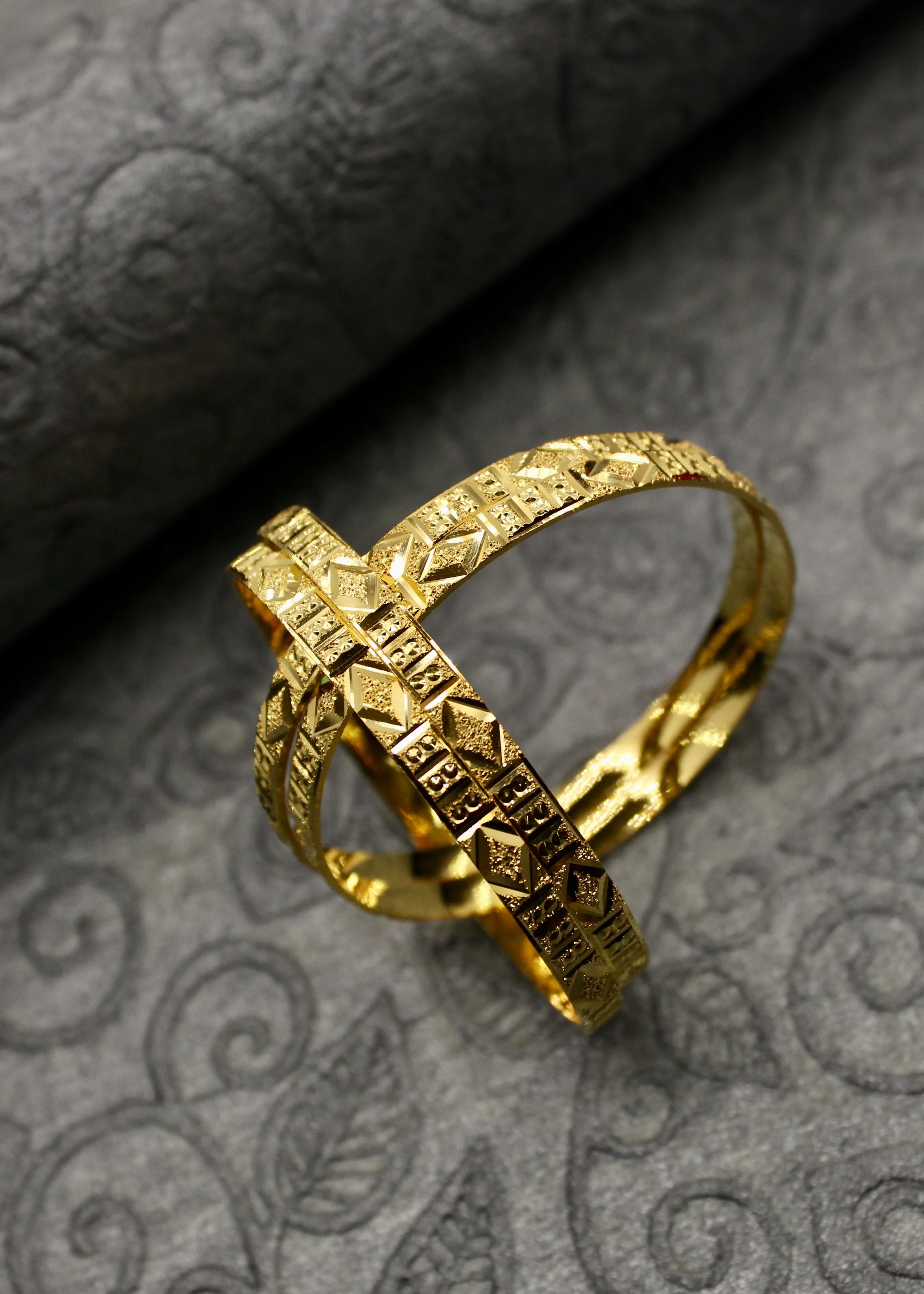 ENTICING GOLD TONE BANGLES - Image 9