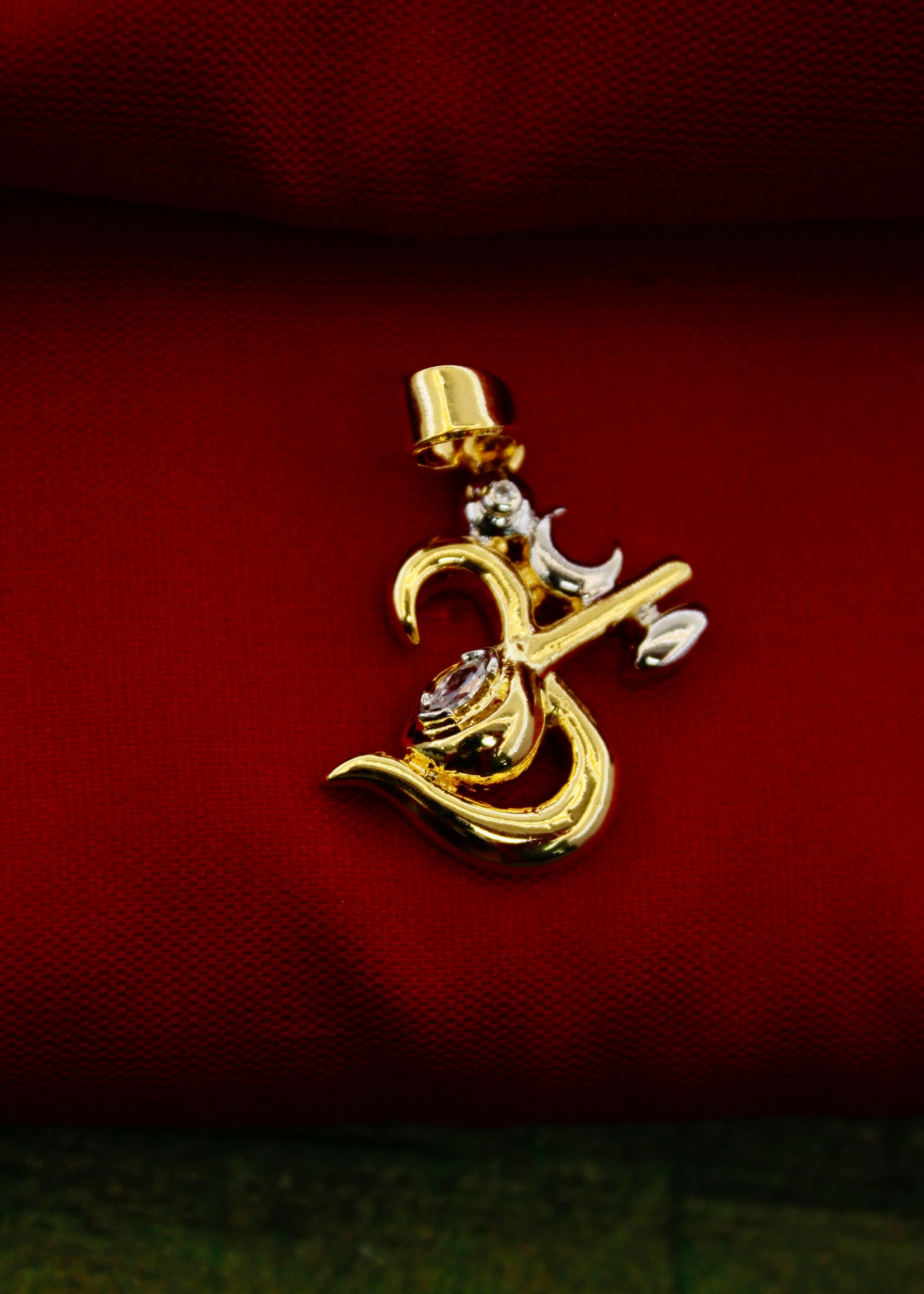 ALLURING OM DESIGNER PENDANT - Image 4