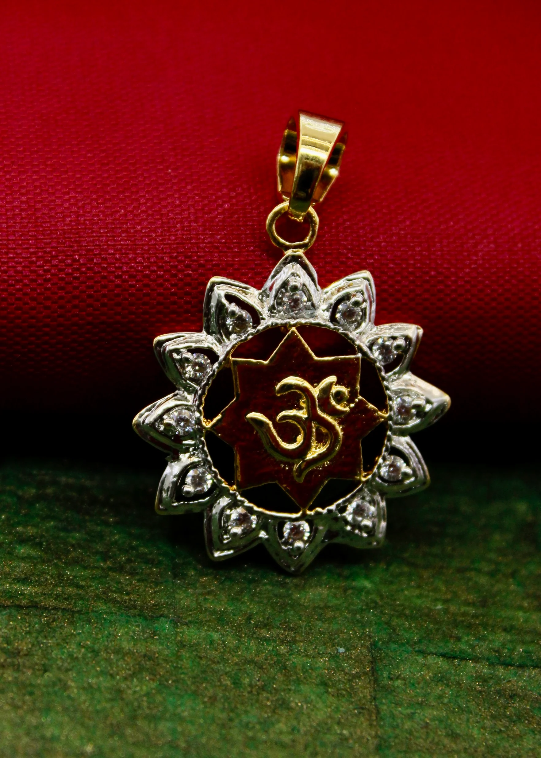 STAR DESIGN DIA PENDANT - Image 4