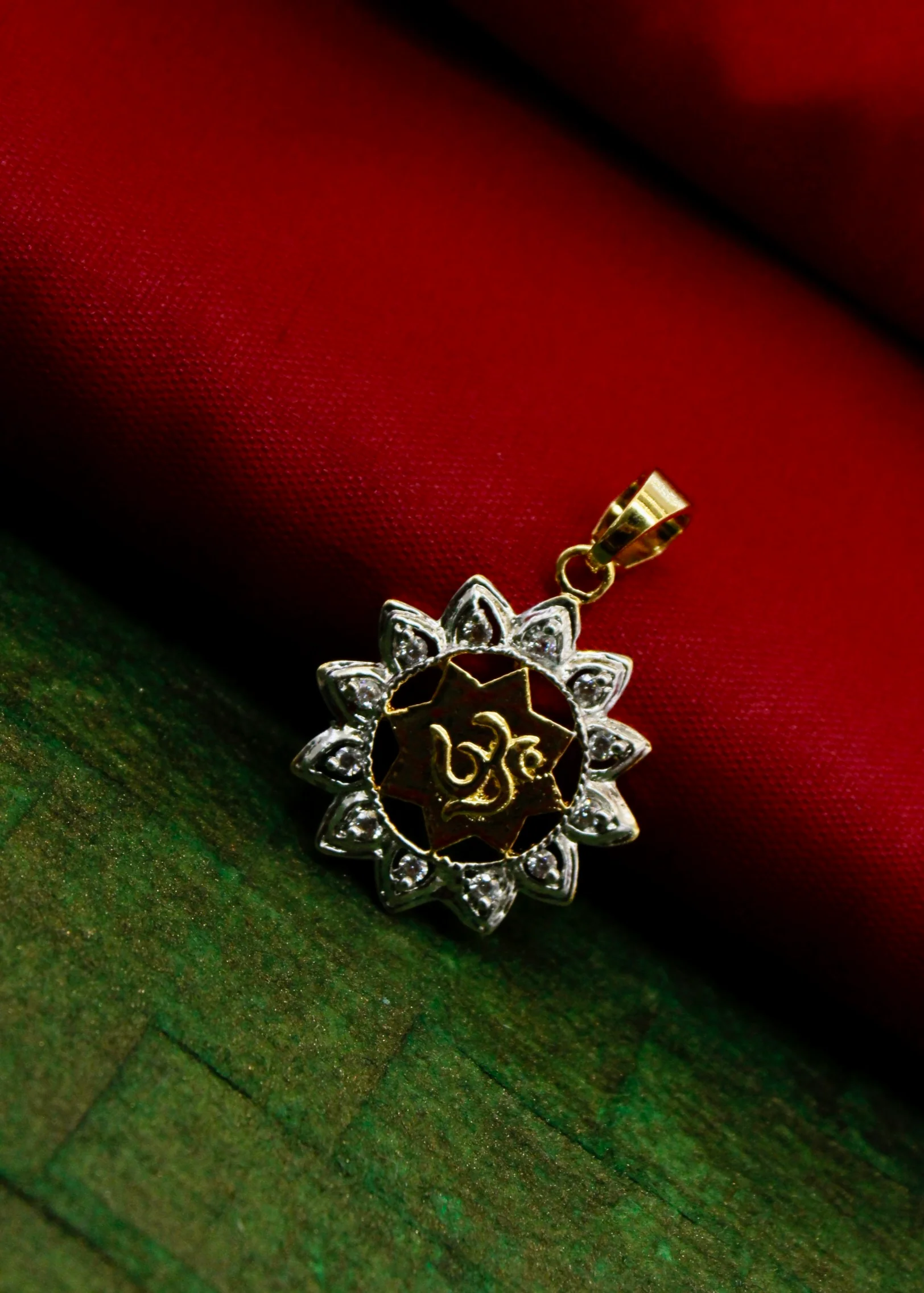 STAR DESIGN DIA PENDANT - Image 7