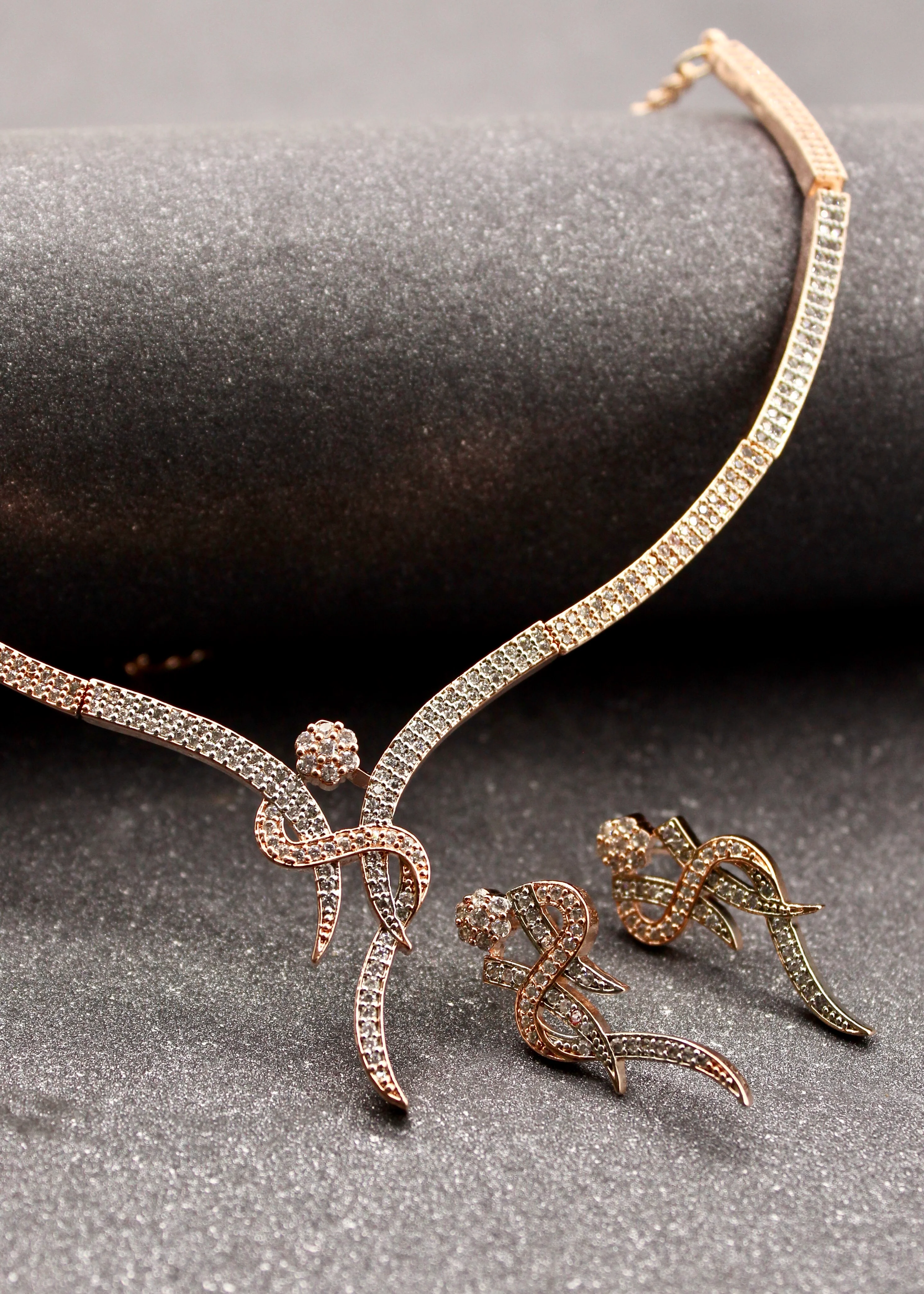 BEAUTEOUS DIA NECKLACE - Image 2