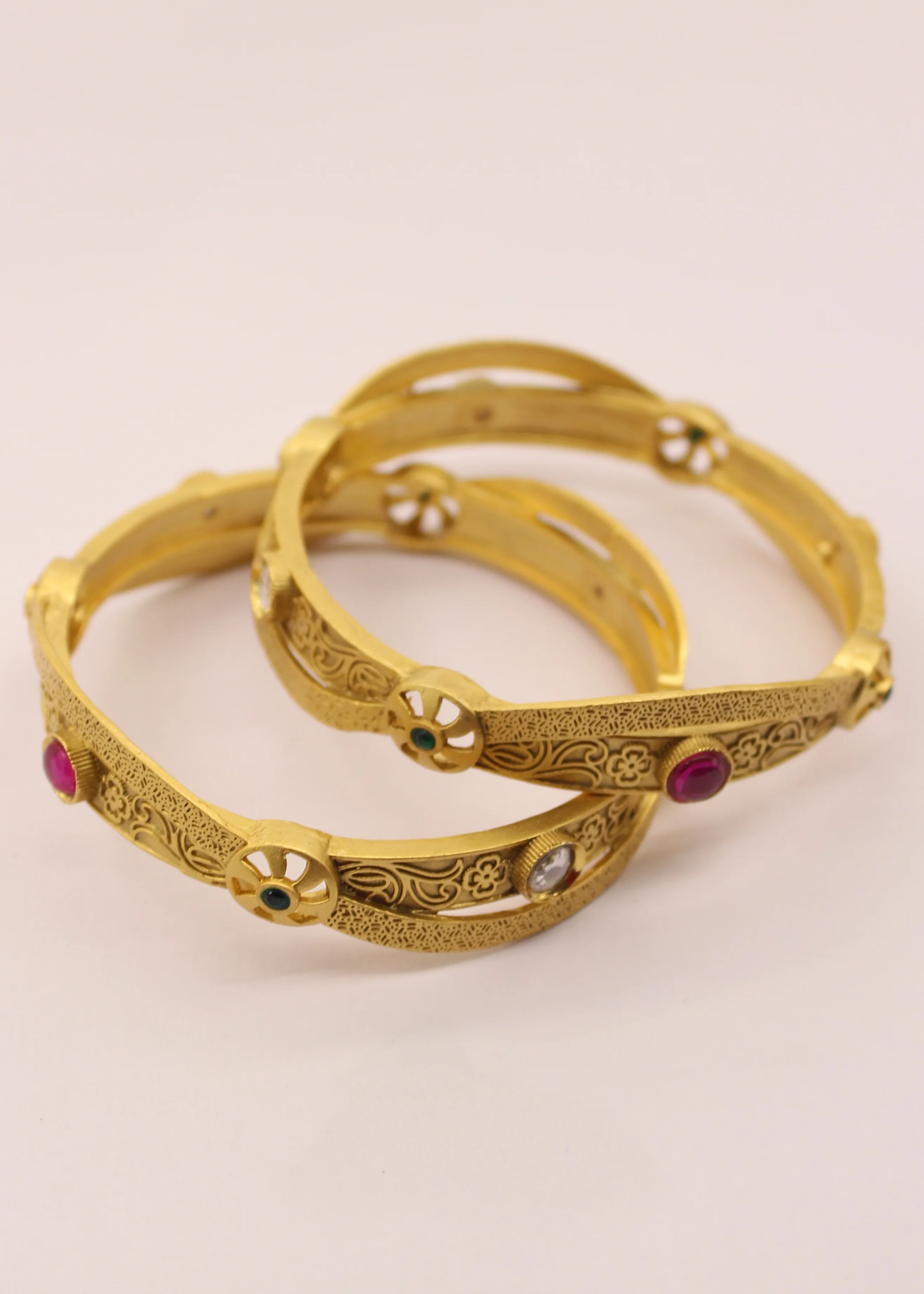 ENTICING KUNDAN KADA - Image 2