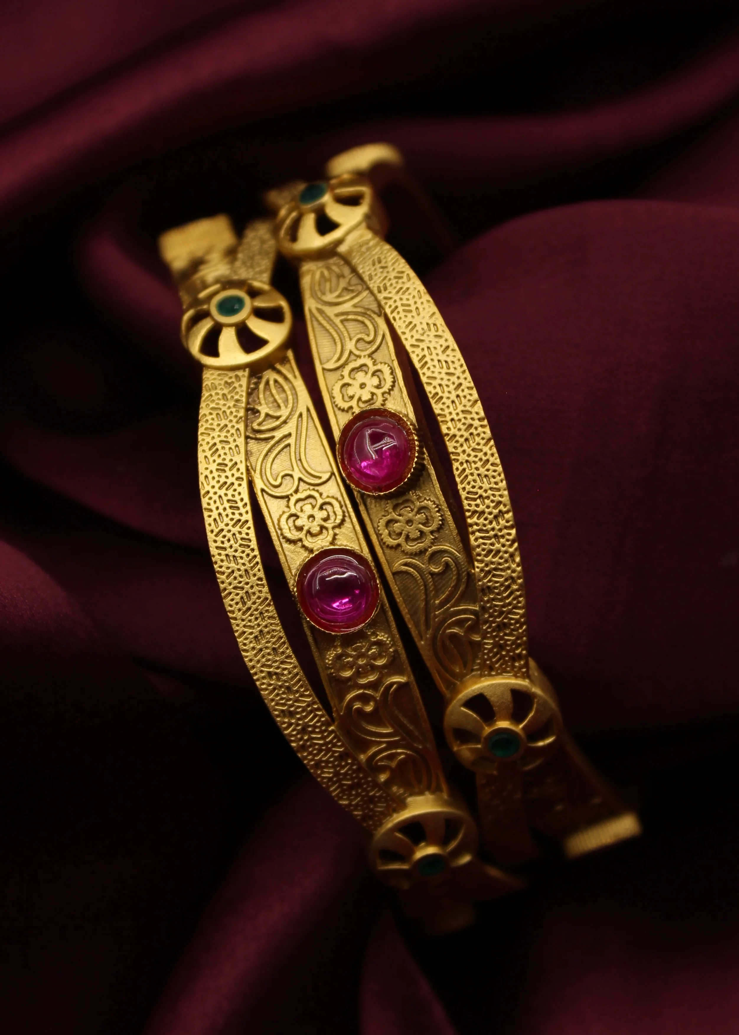 ENTICING KUNDAN KADA - Image 3
