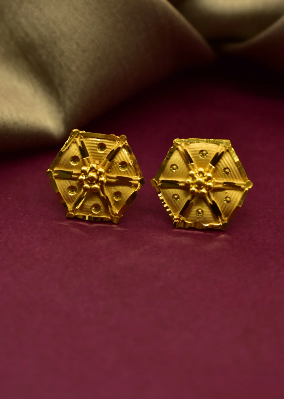 TRIANGLE STUDS EARRINGS - Image 5